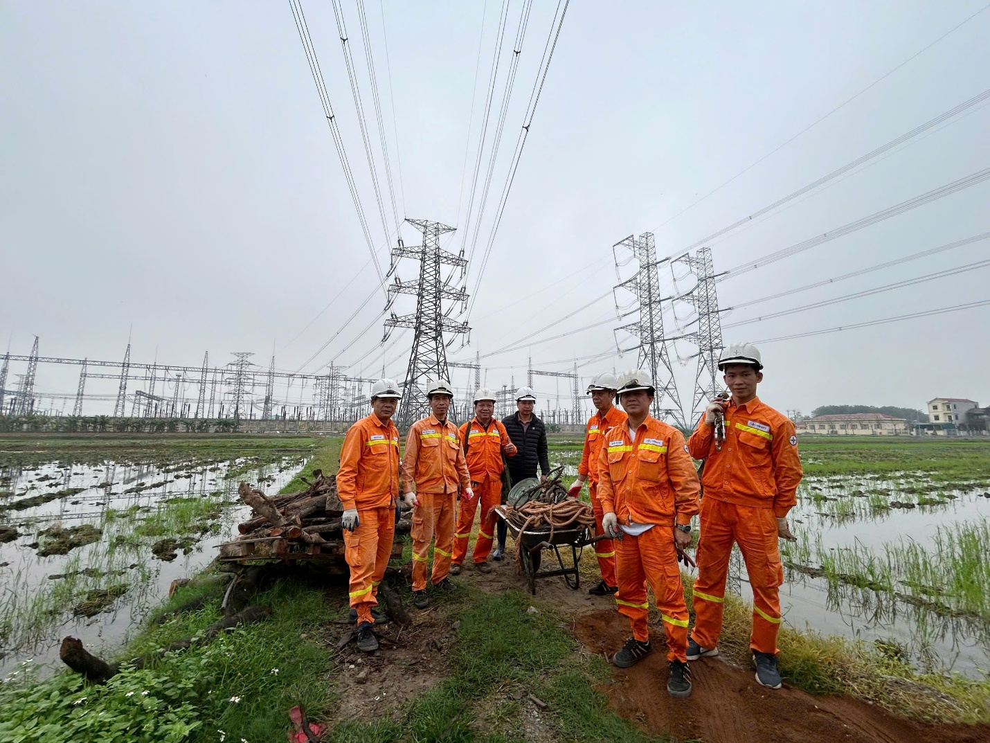 H&agrave; Nội: Đẩy nhanh tiến độ c&aacute;c dự &aacute;n đầu tư x&acirc;y dựng lưới điện truyền tải- Ảnh 1.