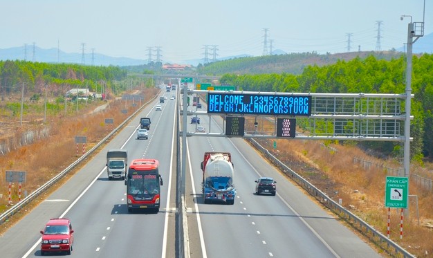 Chính thức thu phí 5 tuyến cao tốc Bắc - Nam từ ngày mai 2/3- Ảnh 1. Chính thức thu phí 5 tuyến cao tốc Bắc - Nam từ ngày mai 2/3- Ảnh 1.