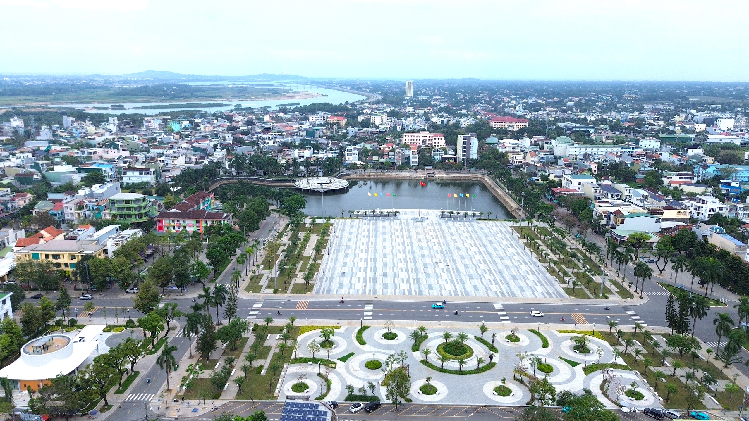Quảng Ngãi: Người có nhà cách nơi làm việc 30km được mua nhà ở xã hội- Ảnh 1.