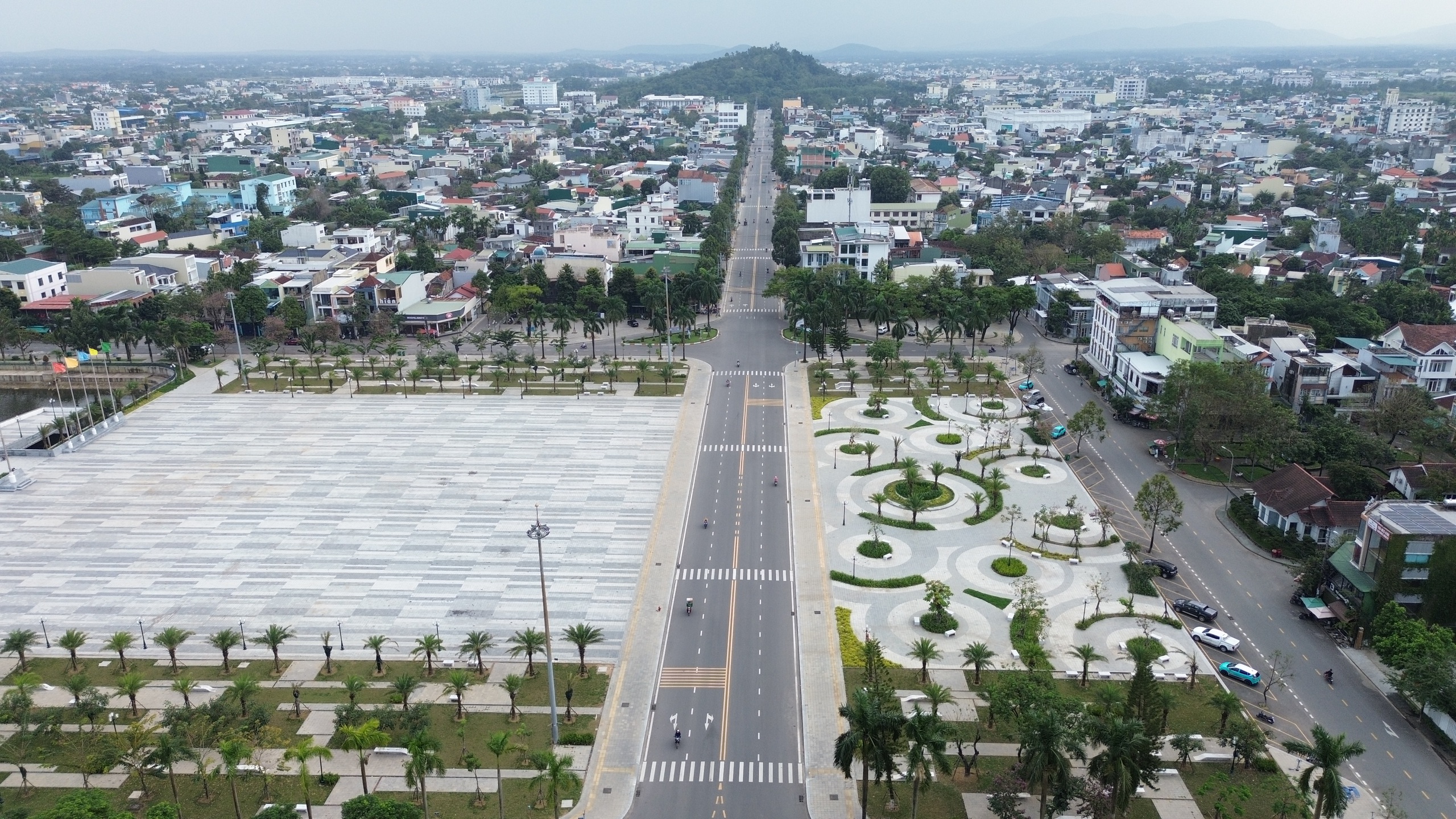 Quảng Ngãi tạm dừng điều động và bổ nhiệm cán bộ cấp tỉnh, xã - Ảnh 1.