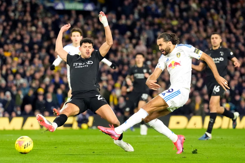 Hạ Leeds, Man City &aacute;p s&aacute;t Arsenal tr&ecirc;n BXH Ngoại hạng Anh- Ảnh 1.