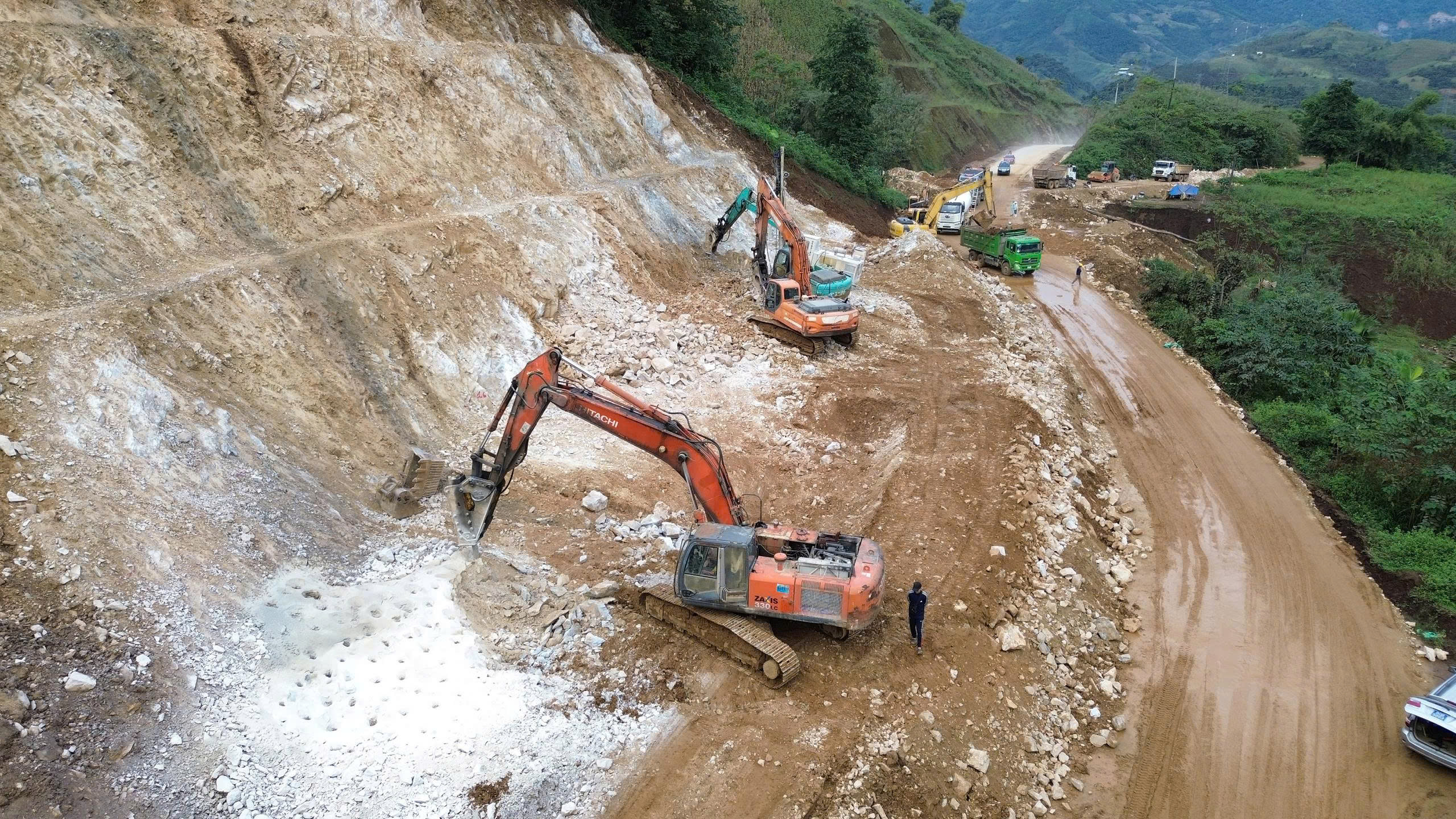 Siết tiến độ c&aacute;c g&oacute;i thầu chậm tại dự &aacute;n giao th&ocirc;ng miền n&uacute;i ph&iacute;a Bắc- Ảnh 1.