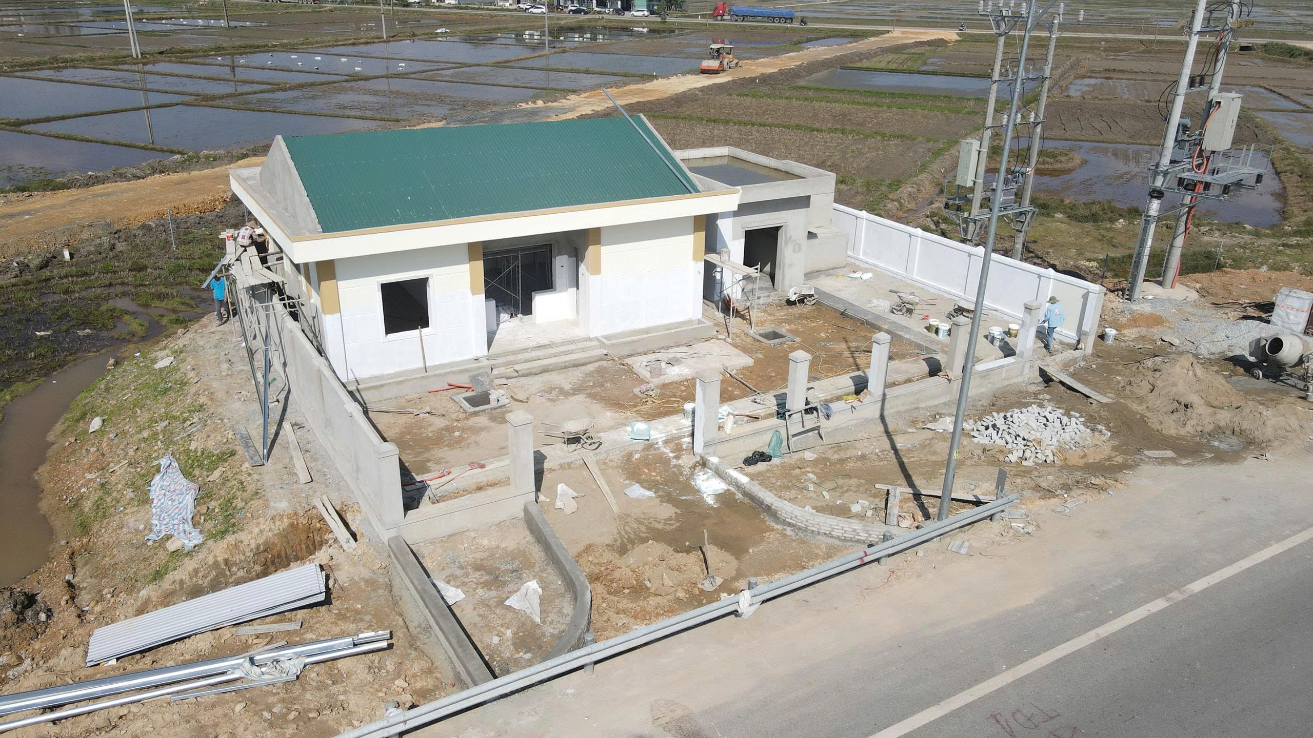 Cao tốc Bắc - Nam qua Hà Tĩnh gấp rút hoàn thiện hạ tầng, sẵn sàng vận hành thu phí- Ảnh 4. Cao tốc Bắc - Nam qua Hà Tĩnh gấp rút hoàn thiện hạ tầng, sẵn sàng vận hành thu phí- Ảnh 4.