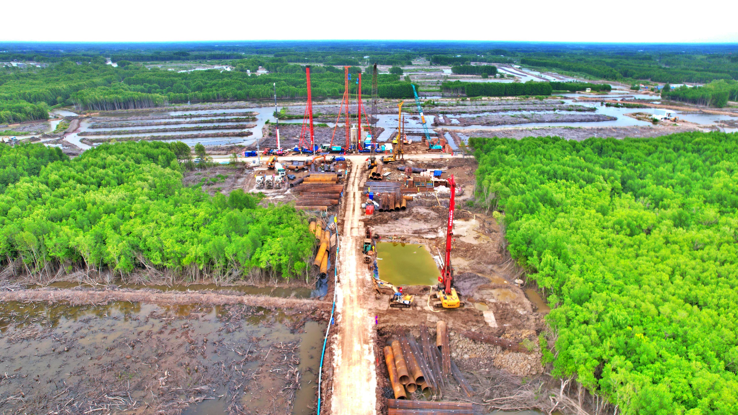 Đột phá hạ tầng giao thông đưa Cà Mau vươn mình phát triển- Ảnh 1. Đột phá hạ tầng giao thông đưa Cà Mau vươn mình phát triển- Ảnh 1.