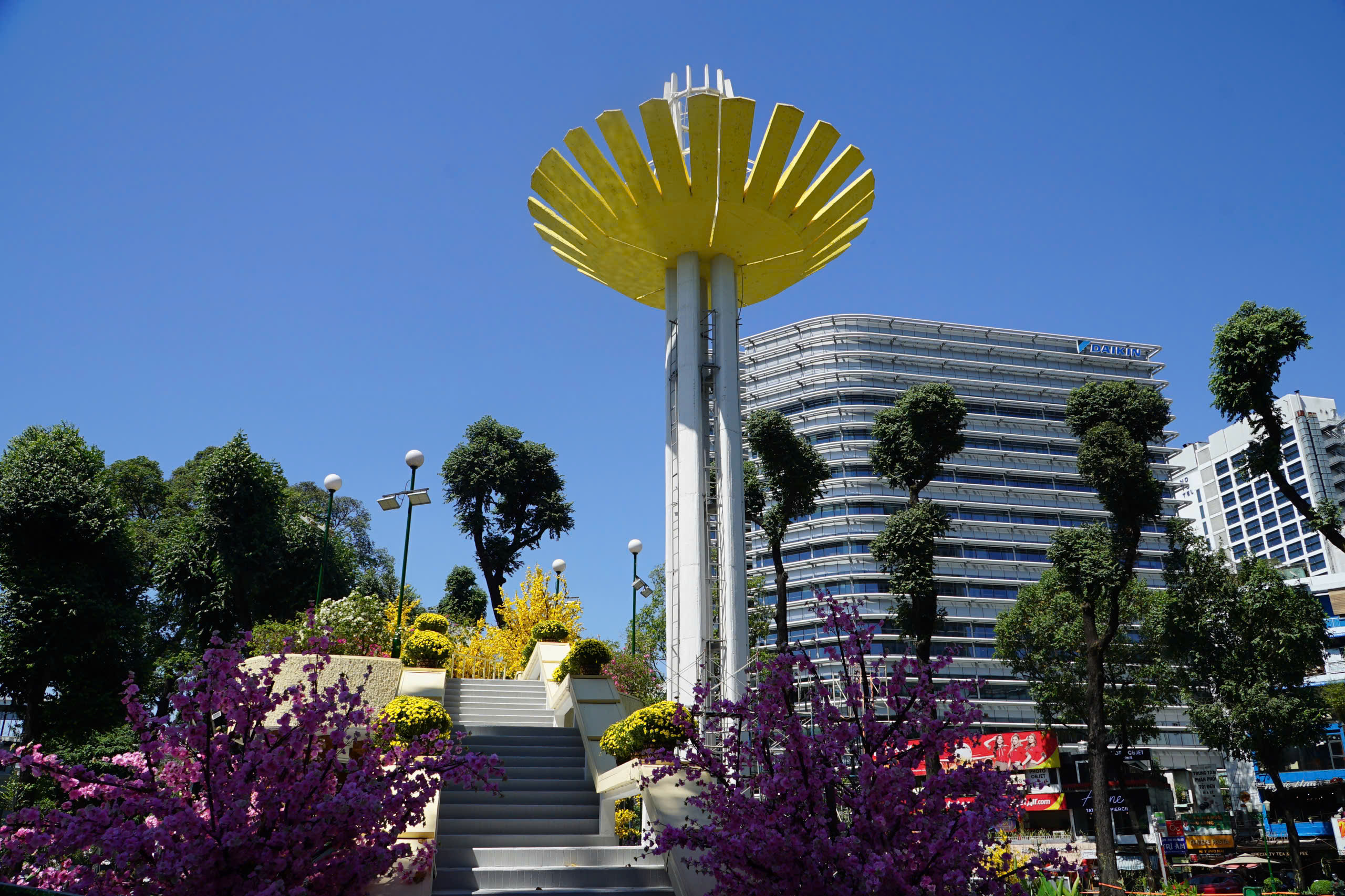 TP.HCM chỉnh trang đ&ocirc; thị, phố phường kho&aacute;c &ldquo;&aacute;o mới&rdquo; đ&oacute;n Tết B&iacute;nh Ngọ 2026- Ảnh 7.