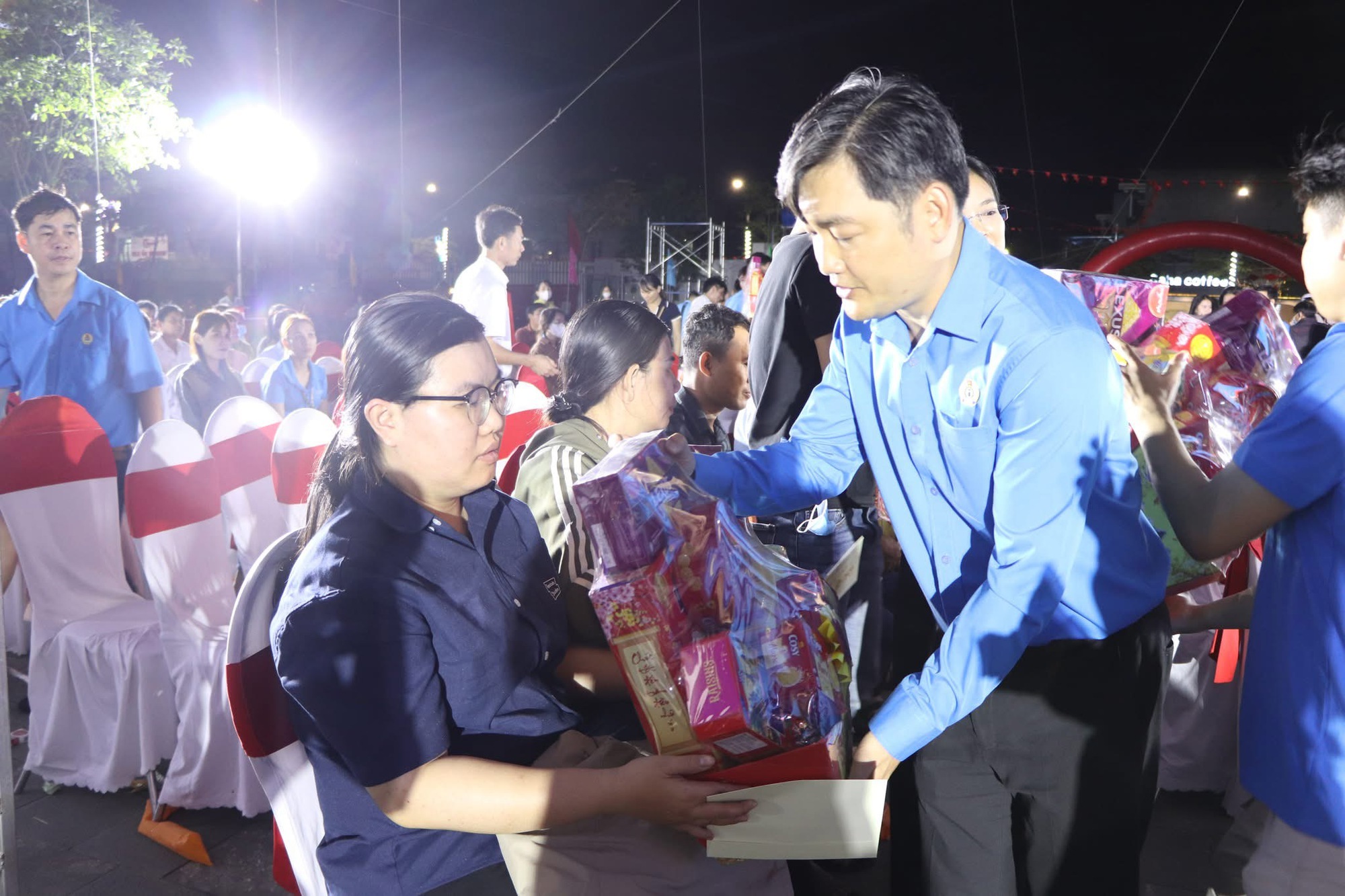 H&agrave;ng ng&agrave;n phần qu&agrave; Tết đến tay c&ocirc;ng nh&acirc;n, người ngh&egrave;o Đồng Nai- Ảnh 4.