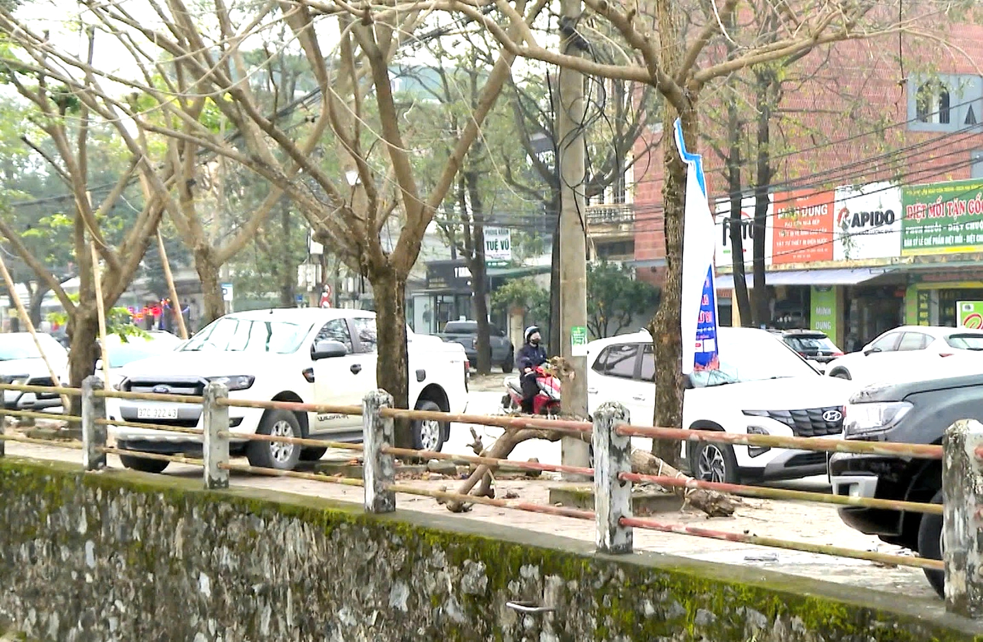 Nghệ An sẽ xử l&yacute; nghi&ecirc;m vi phạm chiếm dụng vỉa h&egrave; l&agrave;m nơi đỗ xe- Ảnh 1.