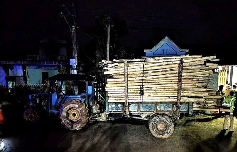 Xe m&aacute;y c&agrave;y chở keo tr&agrave;m g&acirc;y tai nạn l&agrave;m hai người tử vong.