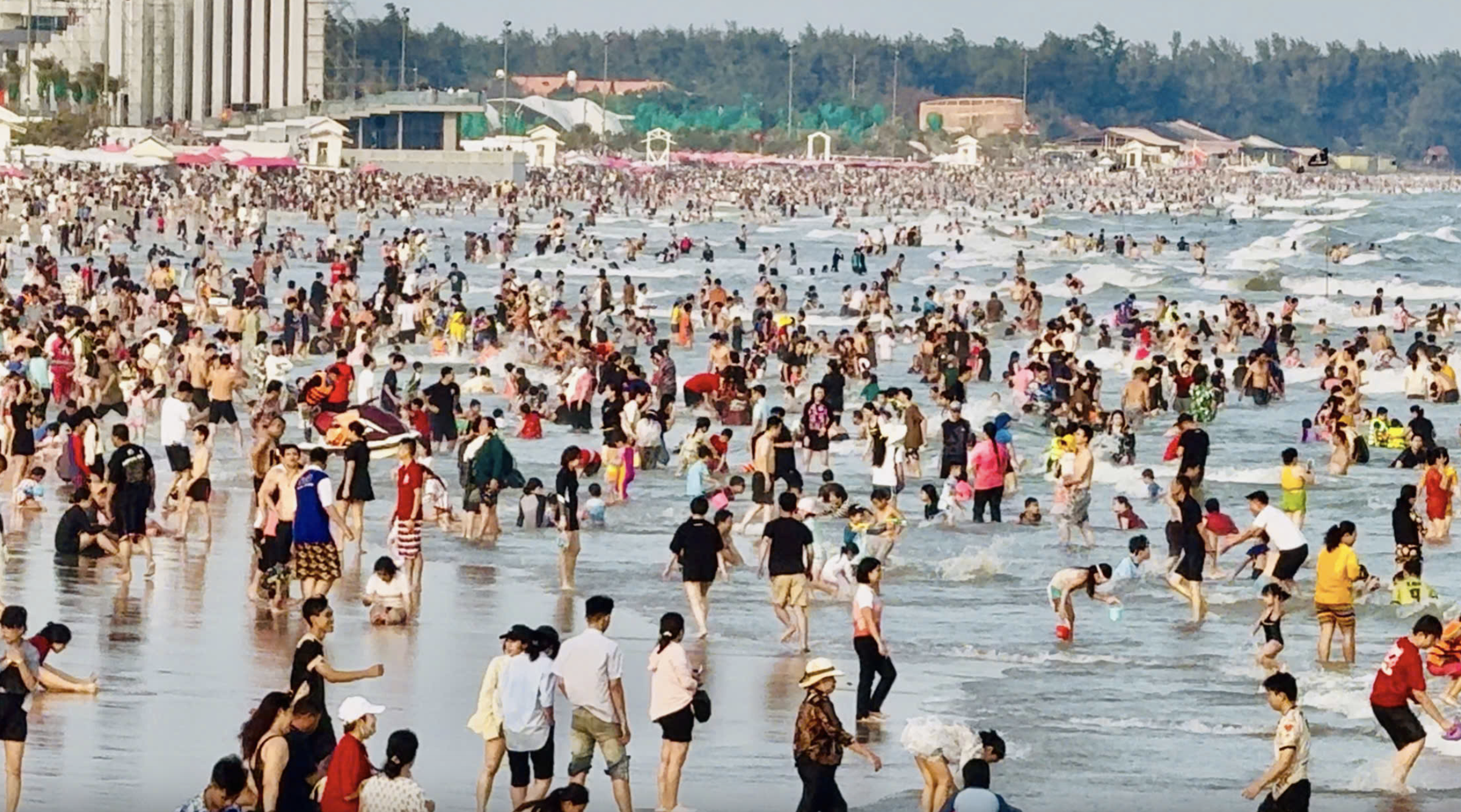 Kinh tế TP.HCM khởi sắc đầu năm, du lịch đóng góp gần 50.000 tỷ đồng- Ảnh 2. Kinh tế TP.HCM khởi sắc đầu năm, du lịch đóng góp gần 50.000 tỷ đồng- Ảnh 2.