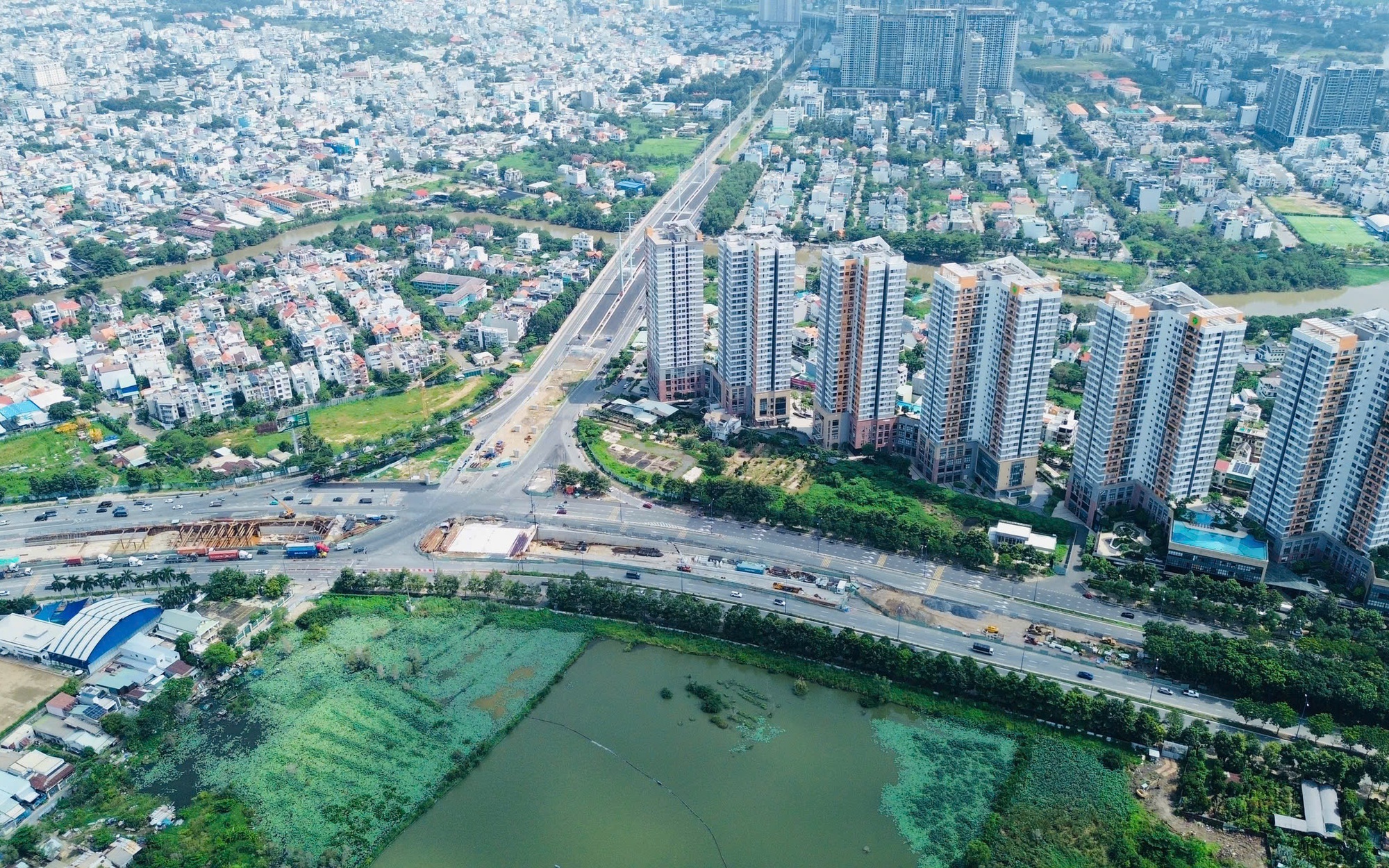 TP.HCM thúc tiến độ tuyến metro Bến Thành - Thủ Thiêm, xác định là dự án cấp bách- Ảnh 4. Khởi công metro Bến Thành - Thủ Thiêm, cảng Cái Mép Hạ ngay sau Tết Bính Ngọ