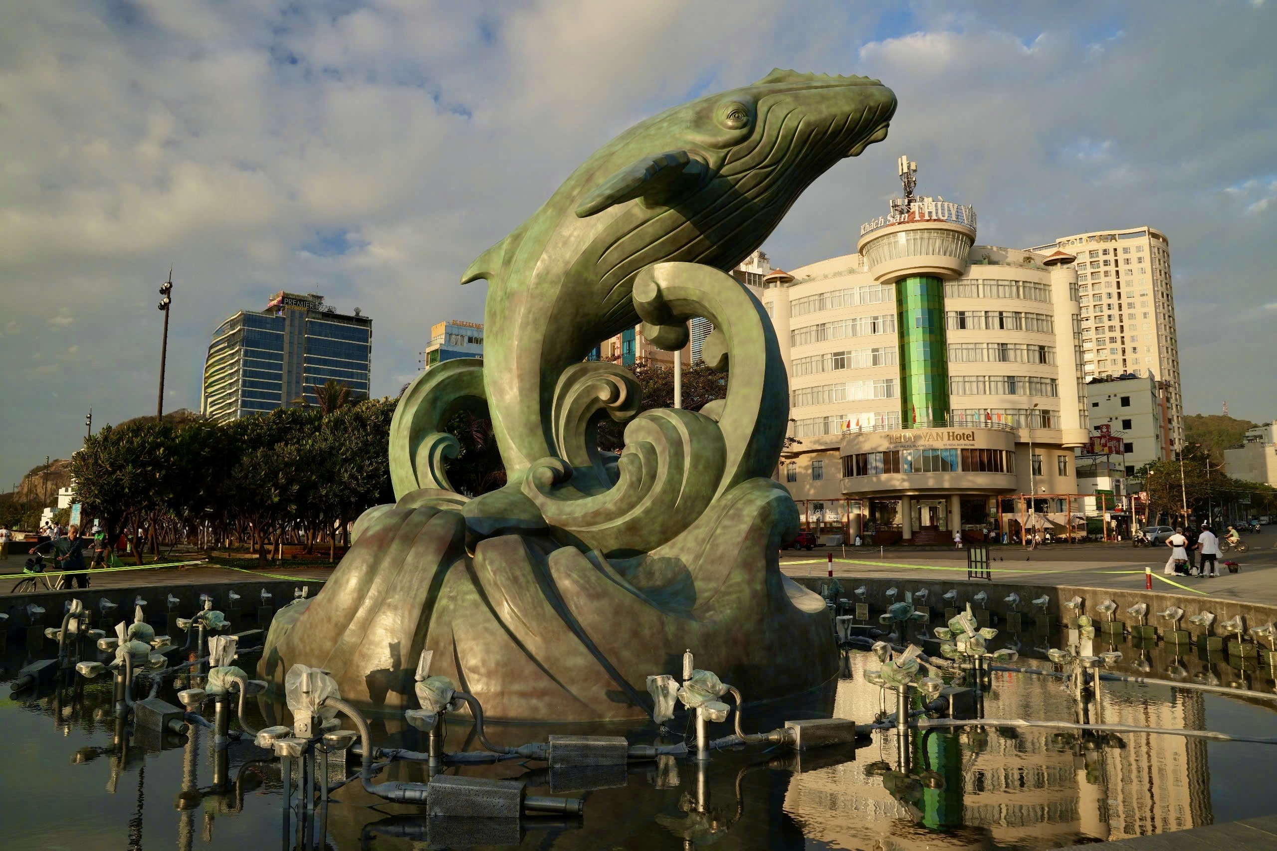 Cá Ông vươn mình - biểu tượng mới làm đẹp diện mạo phố biển Vũng Tàu- Ảnh 6. Cá Ông vươn mình - biểu tượng mới làm đẹp diện mạo phố biển Vũng Tàu- Ảnh 6.