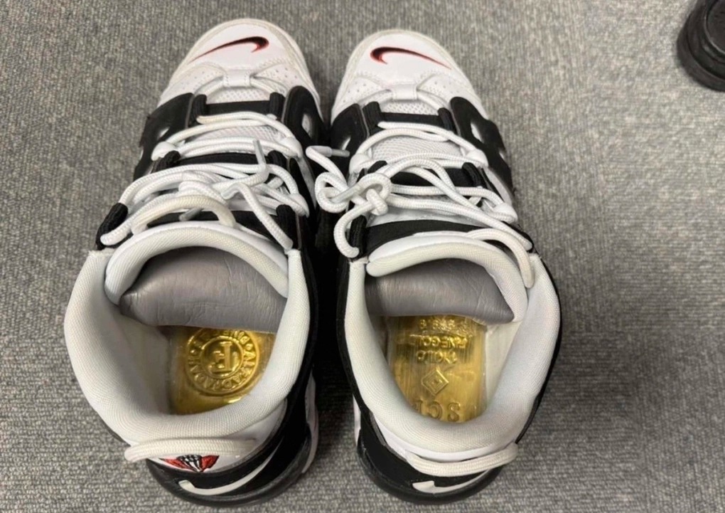 "B&agrave; tr&ugrave;m" vụ bu&ocirc;n lậu hơn 546kg v&agrave;ng khai thủ đoạn giấu h&agrave;ng, tuồn v&agrave;o Việt Nam- Ảnh 2.