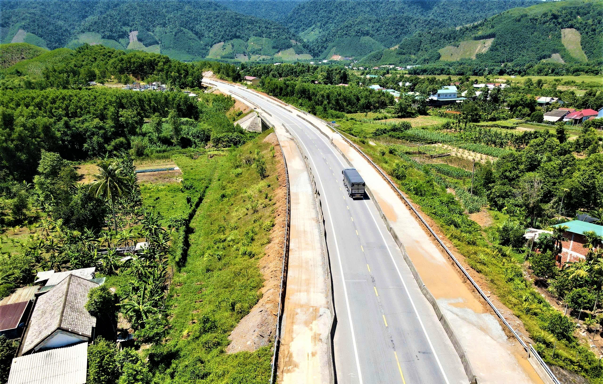 Dự &aacute;n mở rộng cao tốc đoạn La Sơn - H&ograve;a Li&ecirc;n được gia hạn đến th&aacute;ng 3/2026- Ảnh 6.