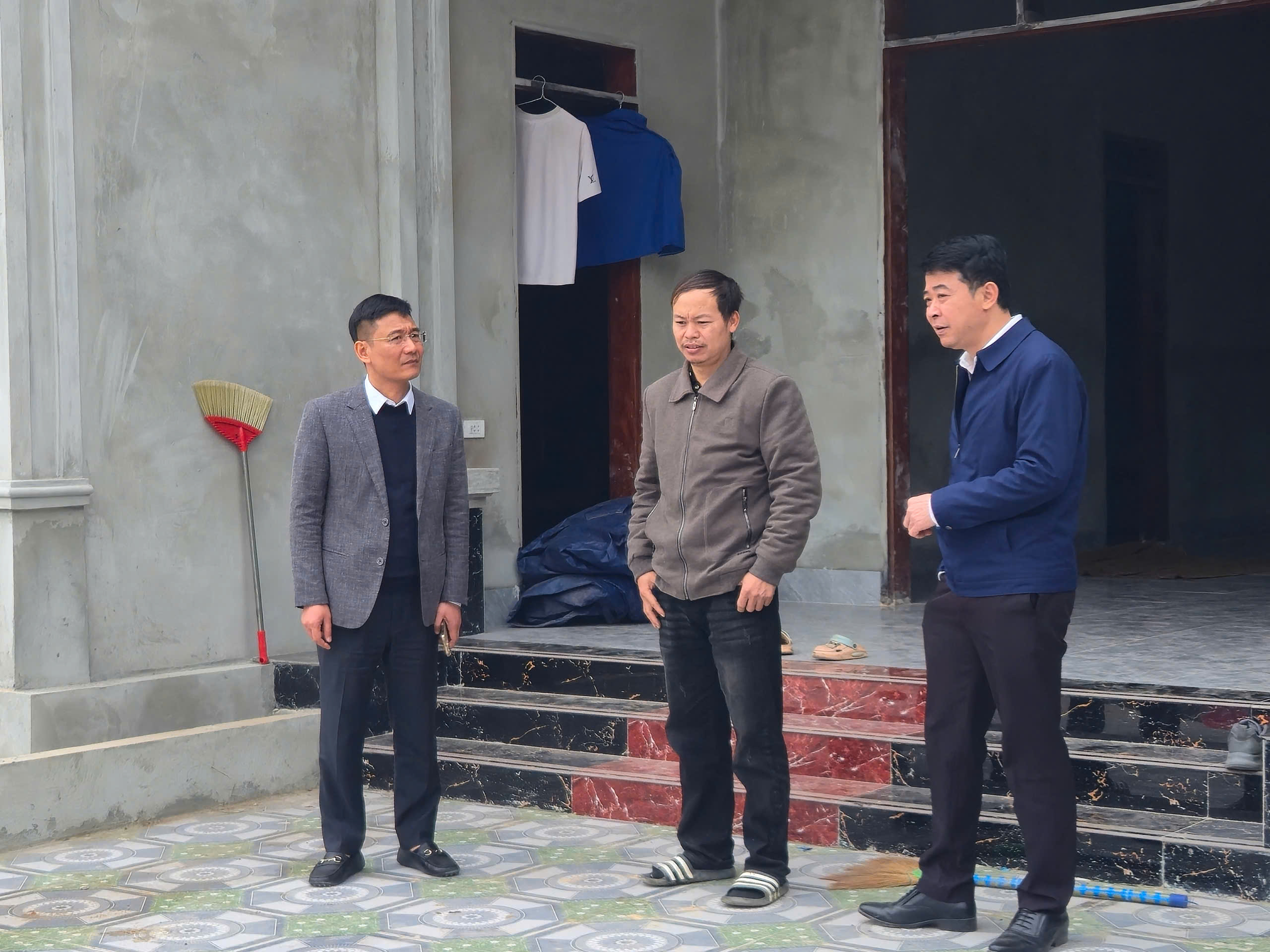 B&aacute;o X&acirc;y dựng chung tay trao 6 ng&ocirc;i nh&agrave; mới cho b&agrave; con mất nh&agrave; v&igrave; lũ ở Tr&agrave;ng X&aacute;- Ảnh 5.