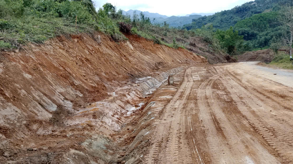 Quảng Ng&atilde;i: Tập trung sửa chữa đường để người d&acirc;n đi lại an to&agrave;n ng&agrave;y Tết- Ảnh 5.
