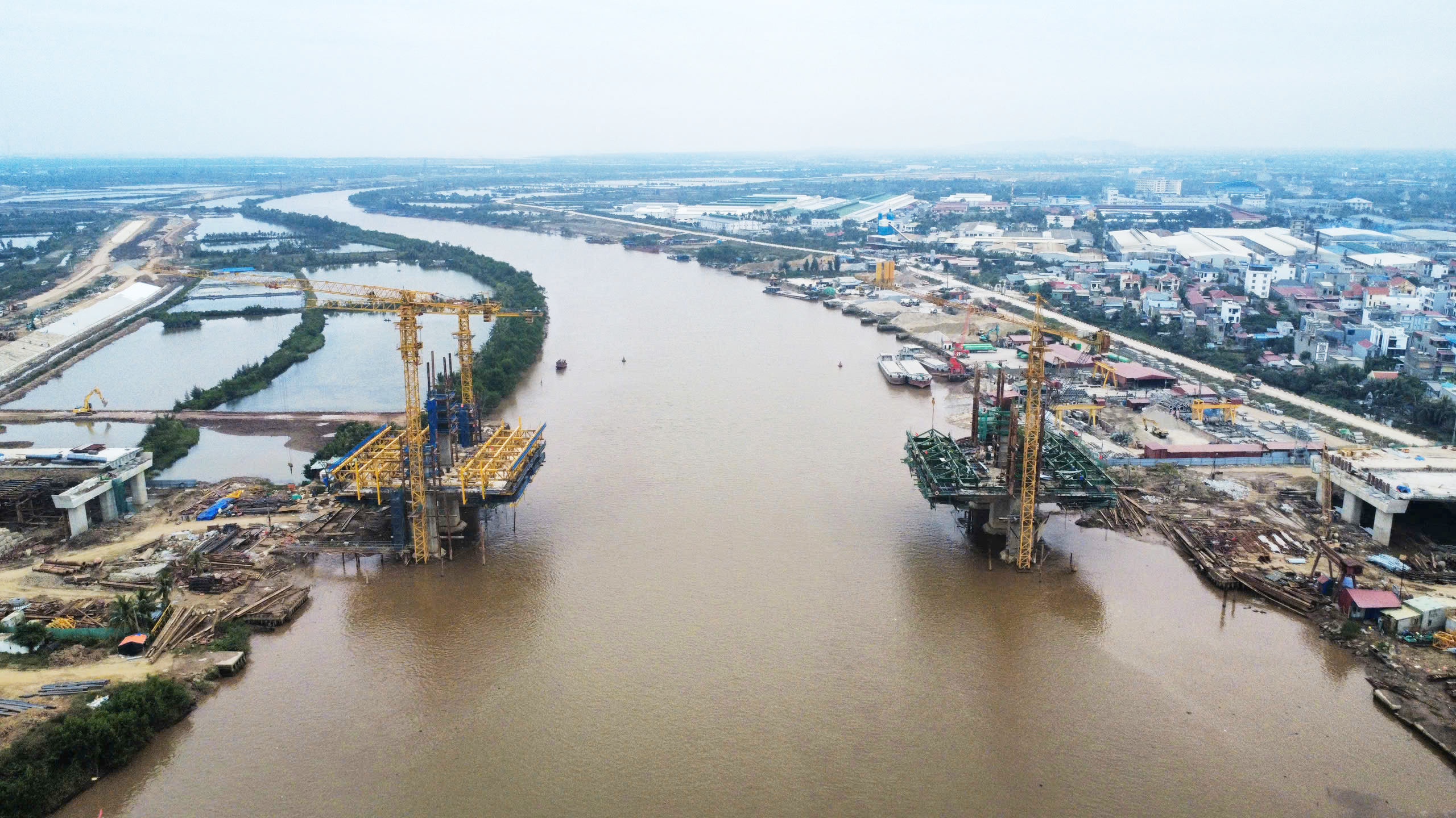 Xuất hiện nhiều vị trí nguy hiểm trên luồng đường thủy phía Bắc, cách nào đảm bảo an toàn?- Ảnh 1. Xuất hiện nhiều vị trí nguy hiểm trên luồng đường thủy phía Bắc, cách nào đảm bảo an toàn?- Ảnh 1.