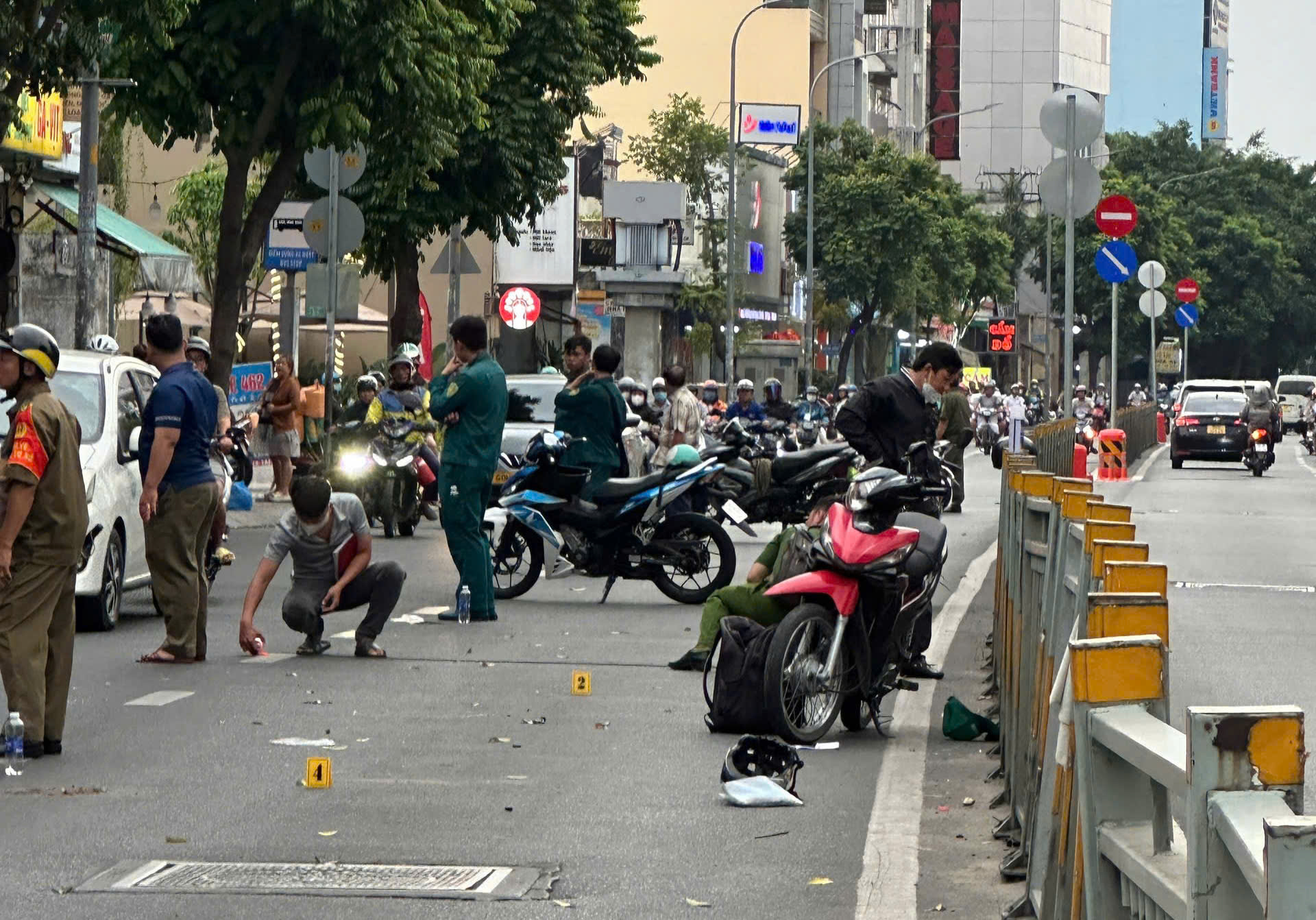 TP.HCM: Tự ng&atilde; xe m&aacute;y, người đ&agrave;n &ocirc;ng tử vong tại chỗ- Ảnh 1.