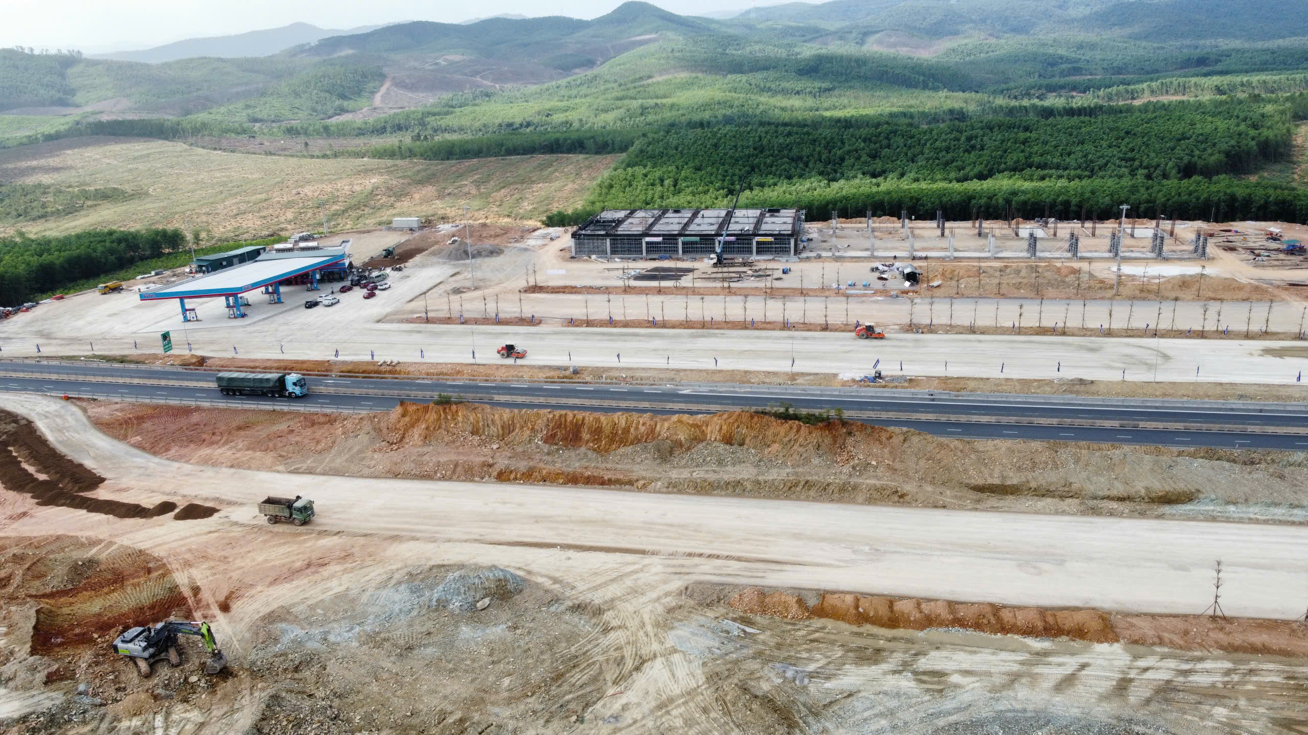 Đưa vào khai thác trạm dừng nghỉ đầu tiên trên cao tốc Bắc - Nam qua Quảng Trị- Ảnh 3. Đưa vào khai thác trạm dừng nghỉ đầu tiên trên cao tốc Bắc - Nam qua Quảng Trị- Ảnh 3.