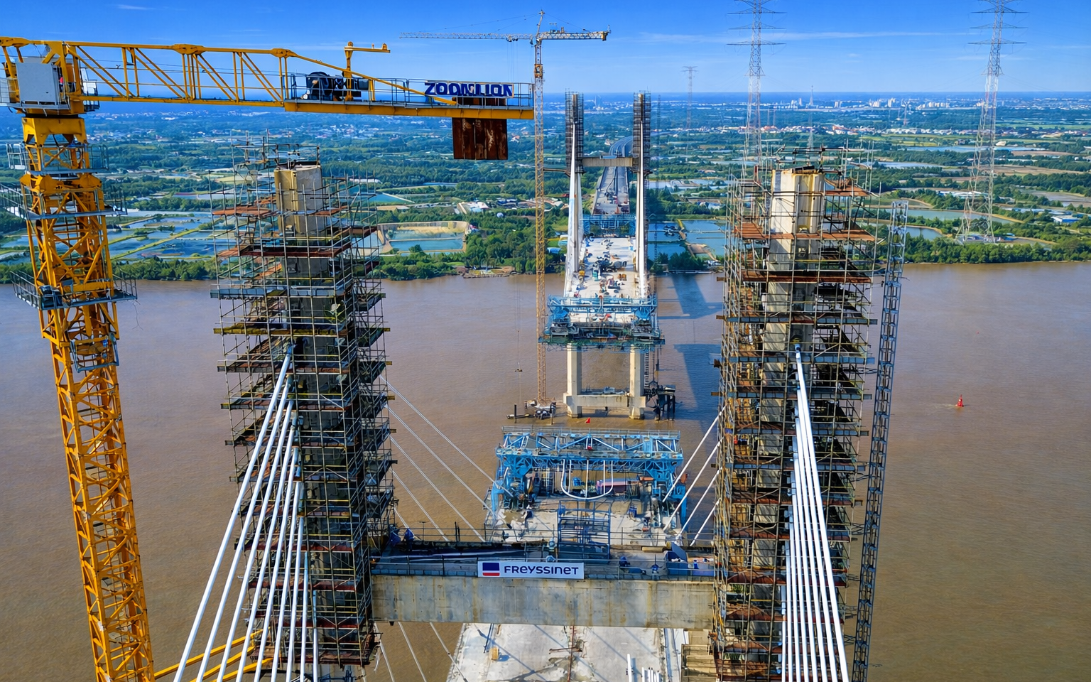 TP.HCM thống nhất để Đồng Nai làm đầu mối kéo dài Metro số 1 đến sân bay Long Thành- Ảnh 3. Cầu Phước Khánh tăng tốc thi công, hoàn thiện “mắt xích” cao tốc Bến Lức - Long Thành