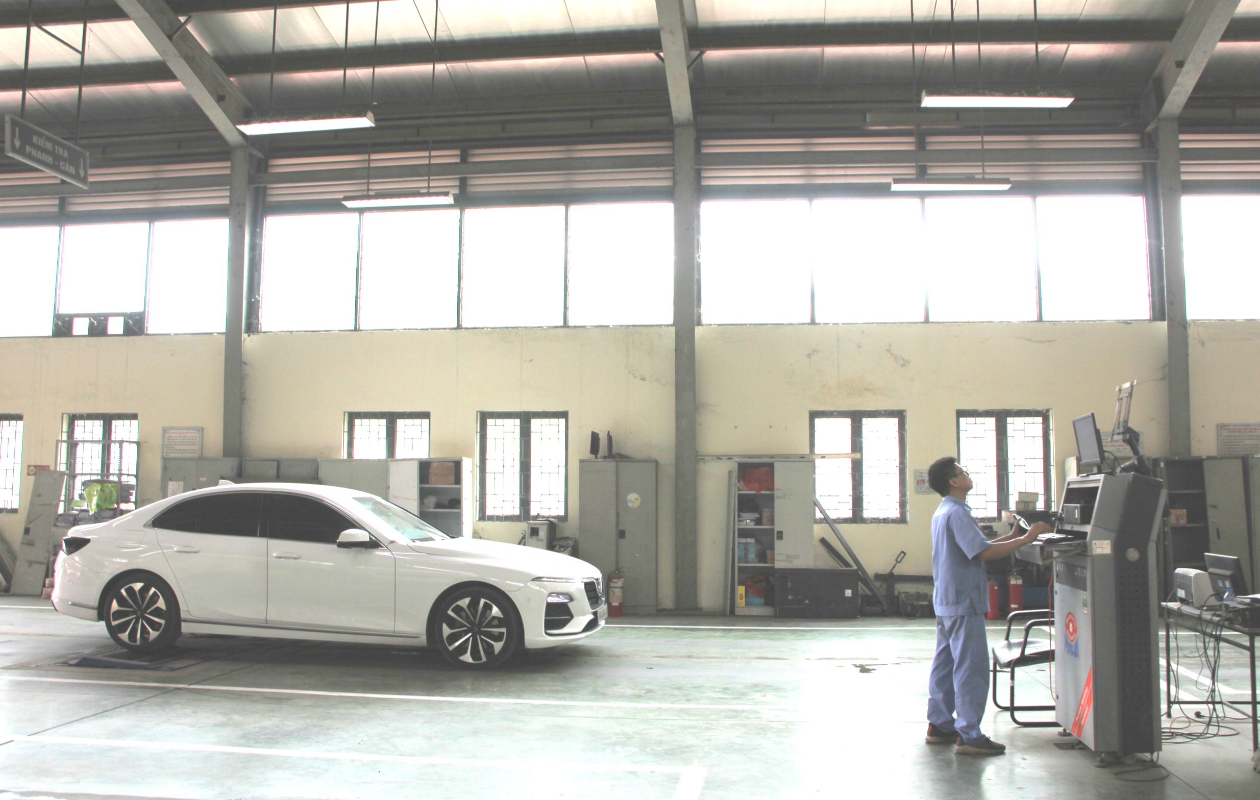 Người dân bất ngờ vì đăng kiểm ô tô sát Tết… quá nhanh- Ảnh 1. Người dân bất ngờ vì đăng kiểm ô tô sát Tết… quá nhanh- Ảnh 1.