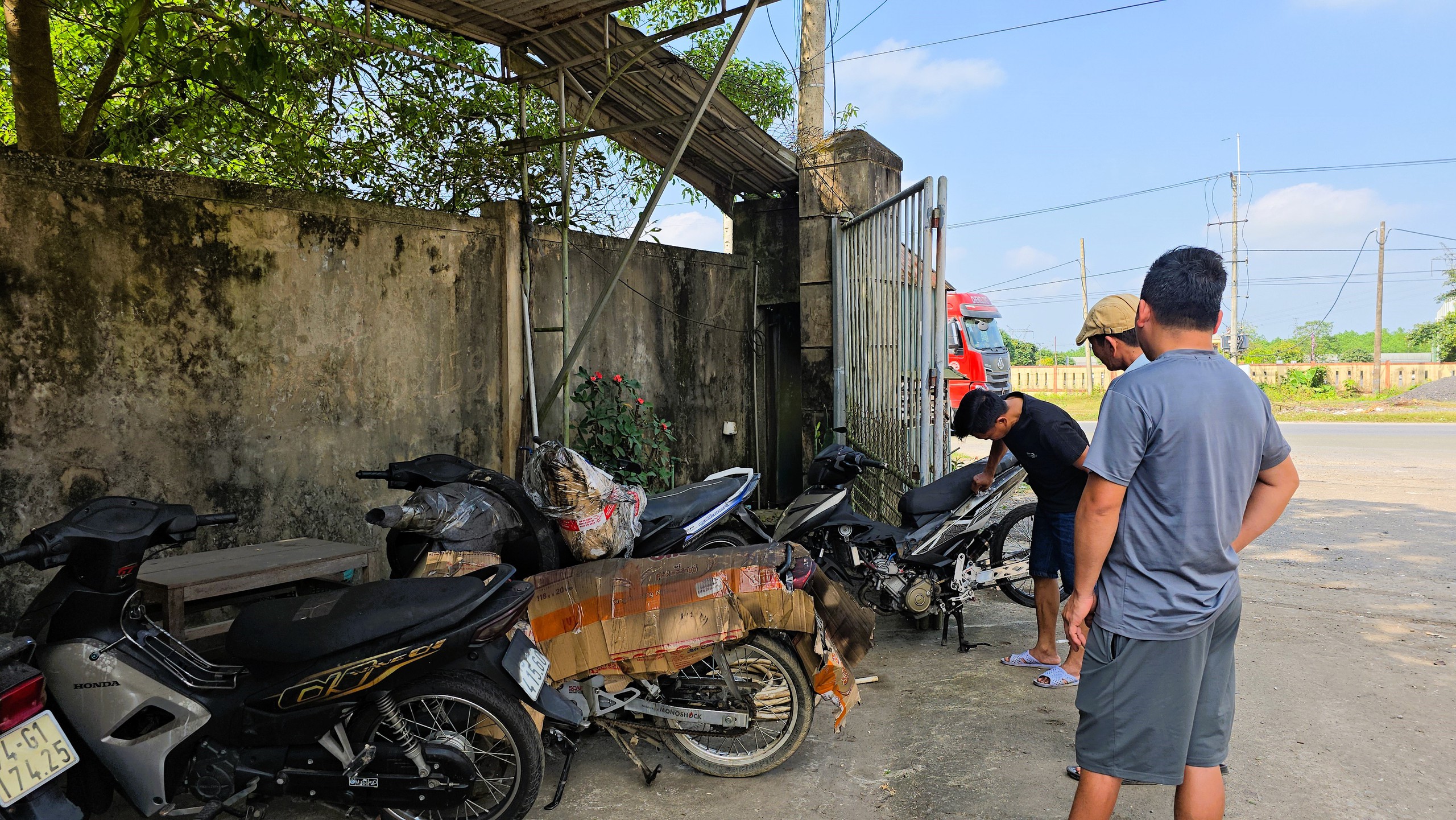Hiện trường vụ ch&aacute;y &ocirc; t&ocirc; kh&aacute;ch giường nằm ở Quảng Trị- Ảnh 5.