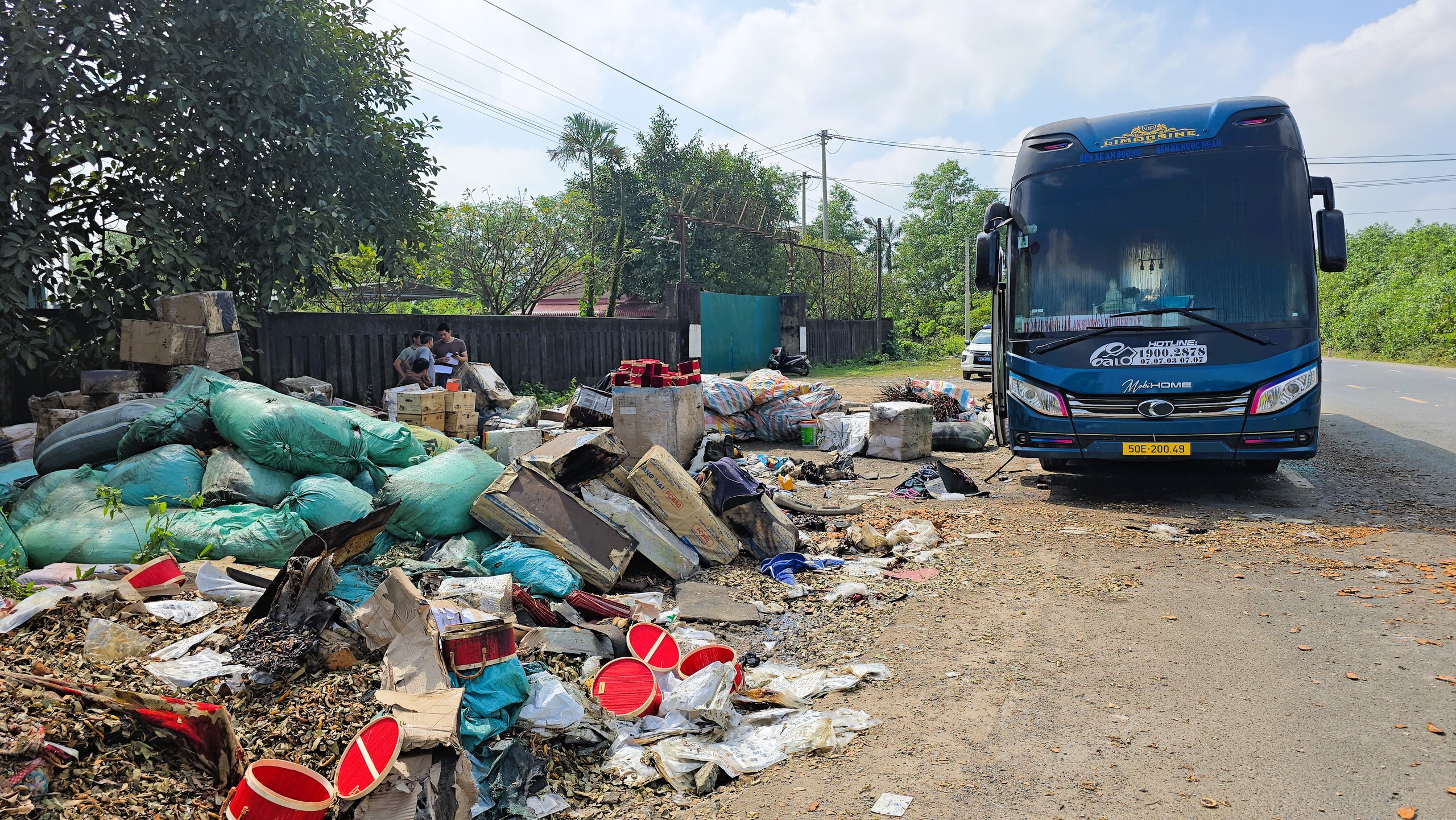 Hiện trường vụ ch&aacute;y &ocirc; t&ocirc; kh&aacute;ch giường nằm ở Quảng Trị- Ảnh 6.