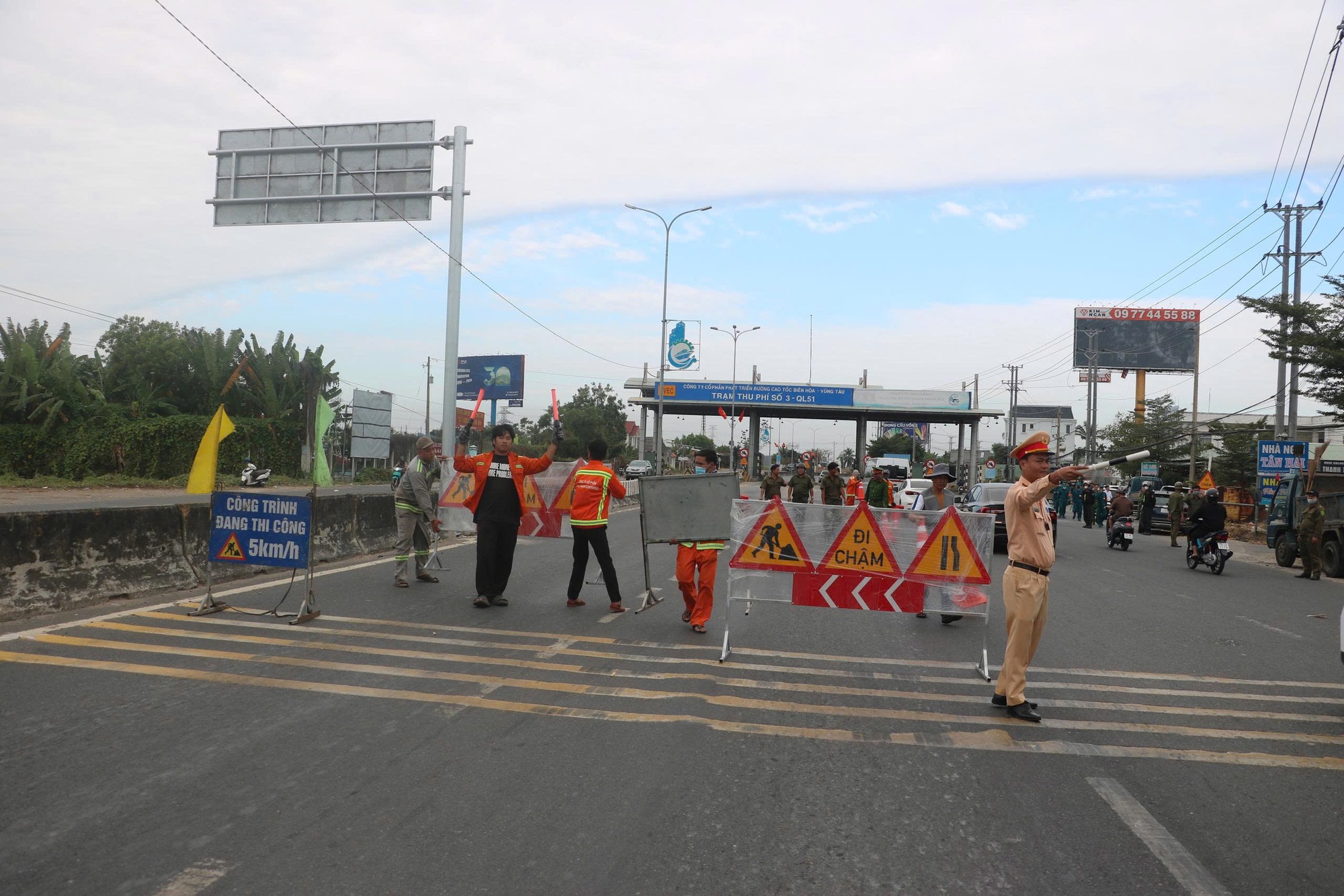 Đồng Nai kiến nghị th&aacute;o dỡ khẩn cấp hai trạm thu ph&iacute; &aacute;n ngữ l&acirc;u năm tr&ecirc;n QL51- Ảnh 2.