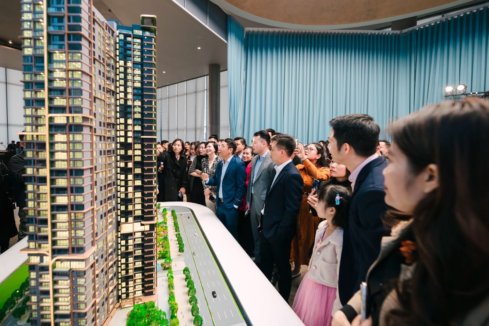 LUMI&Egrave;RE Essence Peak ch&iacute;nh thức ra mắt sa b&agrave;n dự &aacute;n c&ugrave;ng buổi tr&ograve; chuyện về thời vận 2026- Ảnh 3.