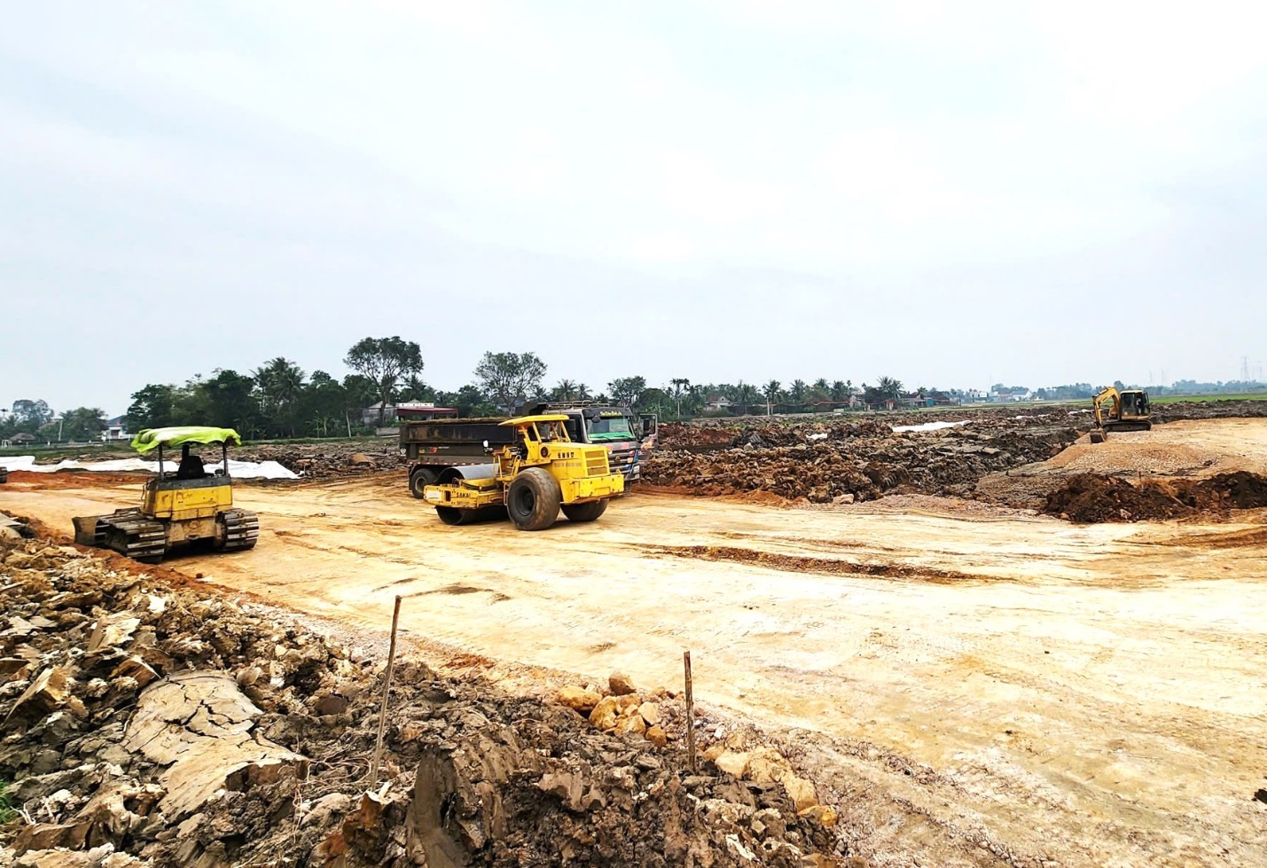 Thanh Ho&aacute;: Đẩy nhanh tiến độ c&aacute;c khu TĐC dự &aacute;n đường sắt tốc độ cao Bắc - Nam- Ảnh 1.