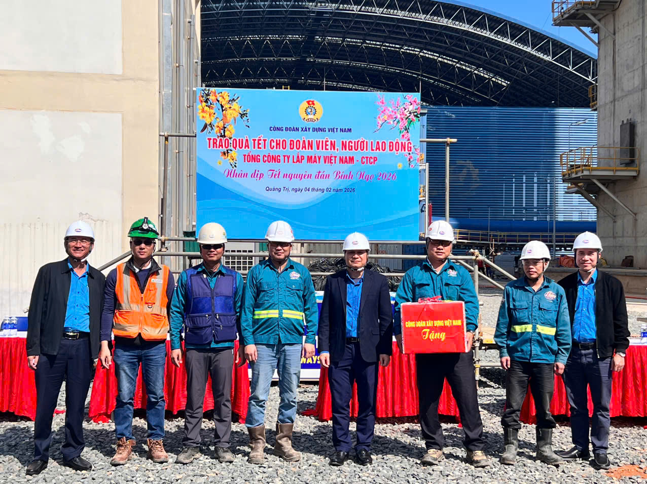 Nghĩa t&igrave;nh C&ocirc;ng đo&agrave;n tiếp sức người lao động nơi c&ocirc;ng trường ng&agrave;y gi&aacute;p Tết- Ảnh 1.