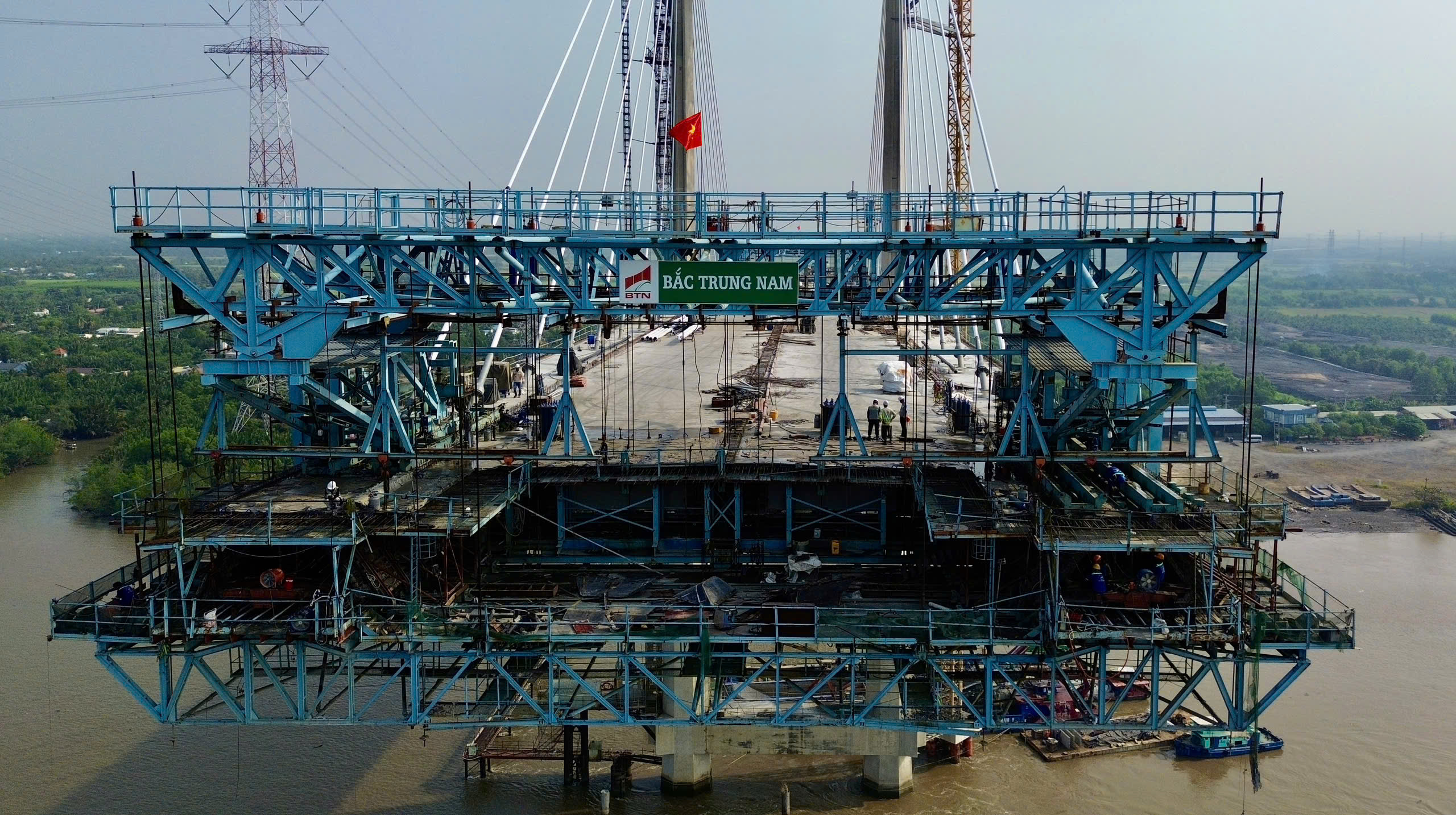 Cầu Phước Khánh tăng tốc thi công, hoàn thiện “mắt xích” cao tốc Bến Lức - Long Thành- Ảnh 3. Cầu Phước Khánh tăng tốc thi công, hoàn thiện “mắt xích” cao tốc Bến Lức - Long Thành- Ảnh 3.