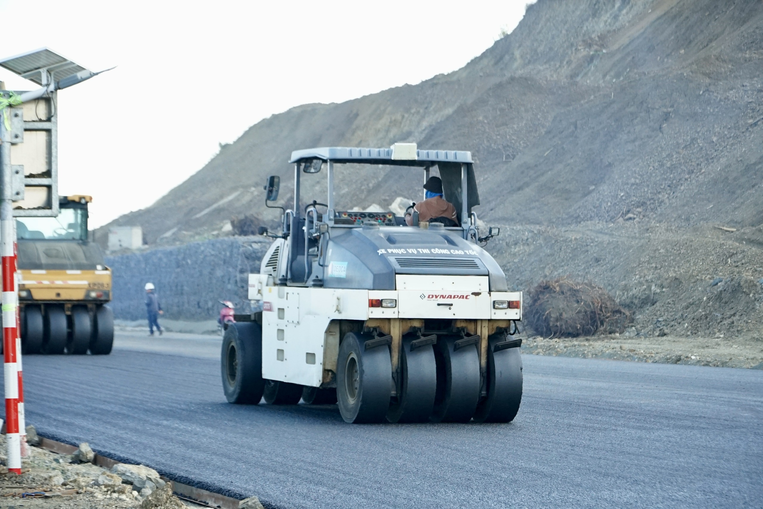 Dồn lực ho&agrave;n thiện, th&ocirc;ng xe 36km cao tốc Ch&iacute; Thạnh - V&acirc;n Phong ng&agrave;y 15/2- Ảnh 3.