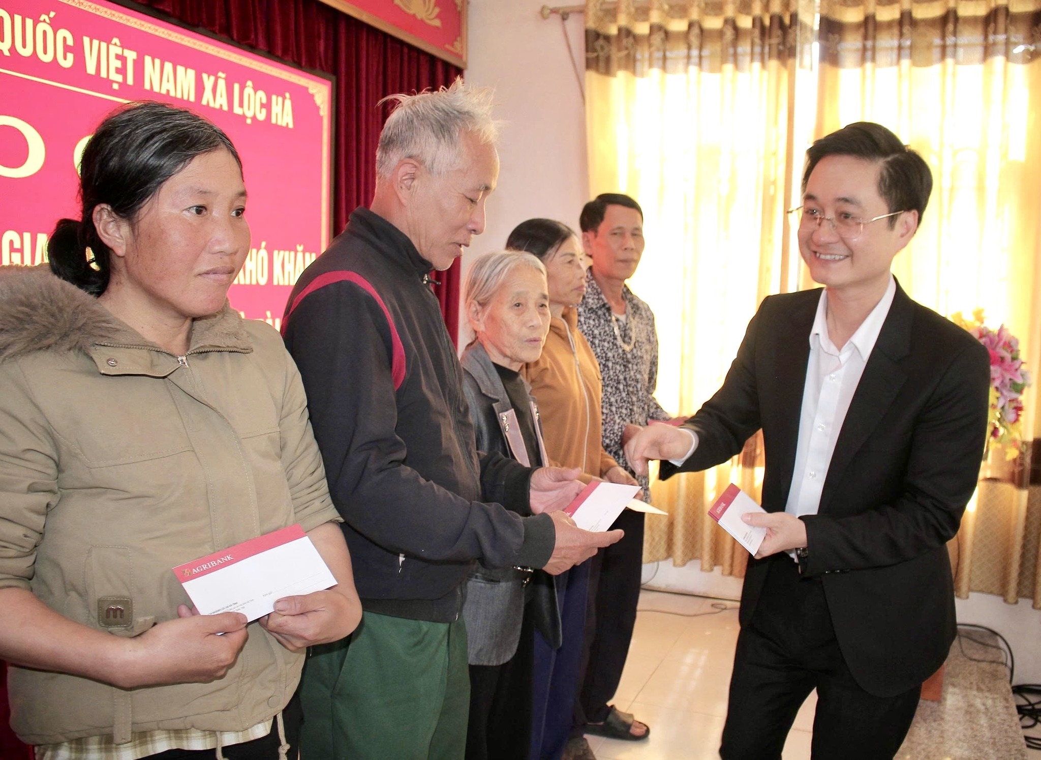 Chăm lo Tết cho người ngh&egrave;o, gia đ&igrave;nh ch&iacute;nh s&aacute;ch ở H&agrave; Tĩnh- Ảnh 4.