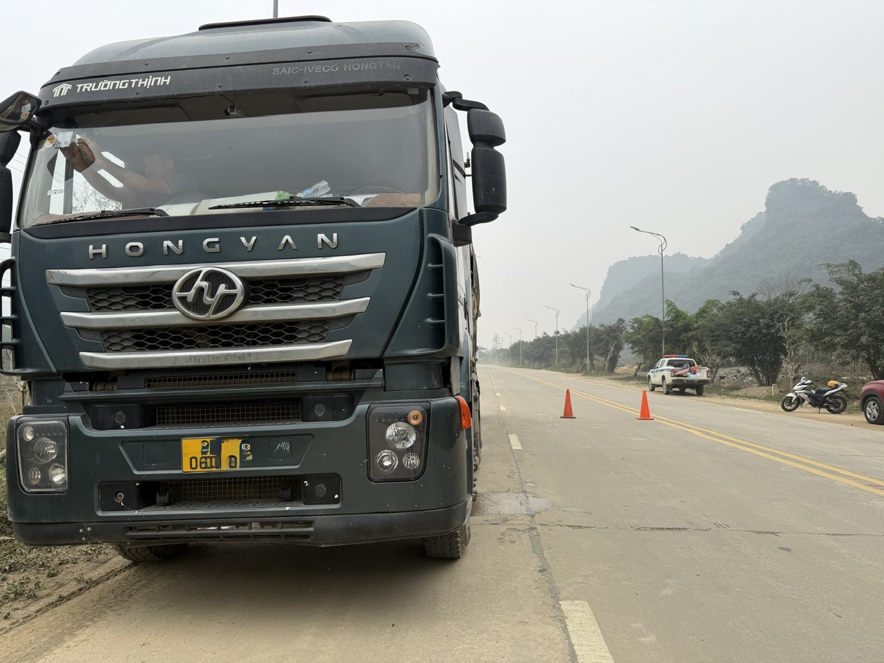 CSGT Ph&uacute; Thọ xử l&yacute; &ocirc; t&ocirc; cơi nới th&ugrave;ng, chở h&agrave;ng qu&aacute; tải- Ảnh 13.