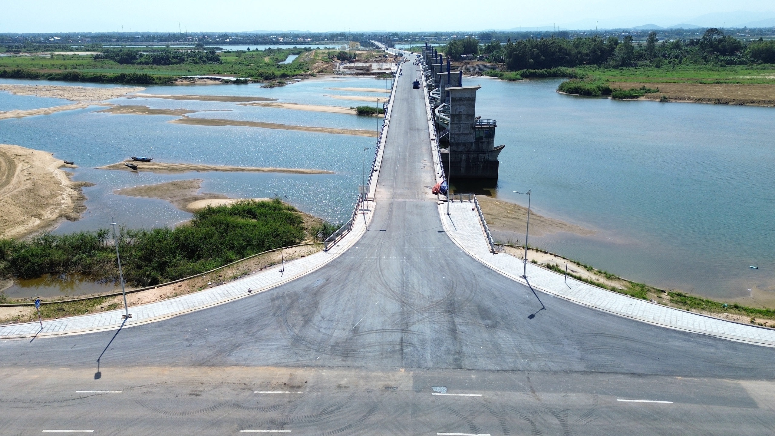 Sẵn s&agrave;ng th&ocirc;ng xe cầu thứ 7 bắc qua s&ocirc;ng Tr&agrave; Kh&uacute;c phục vụ người d&acirc;n đi lại dịp Tết- Ảnh 2.