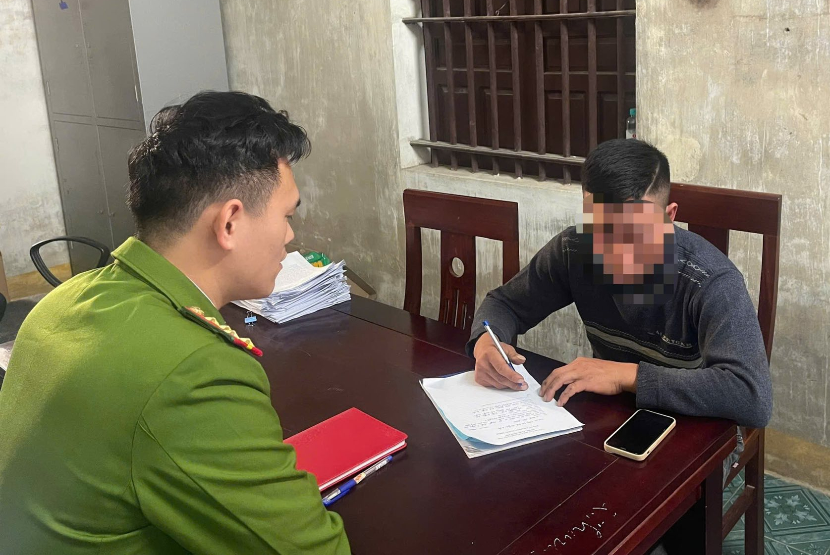 Nghệ An: Xử l&yacute; người b&igrave;nh luận x&uacute;c phạm chiến sĩ CSGT Th&aacute;i Nguy&ecirc;n hy sinh khi l&agrave;m nhiệm vụ- Ảnh 1.