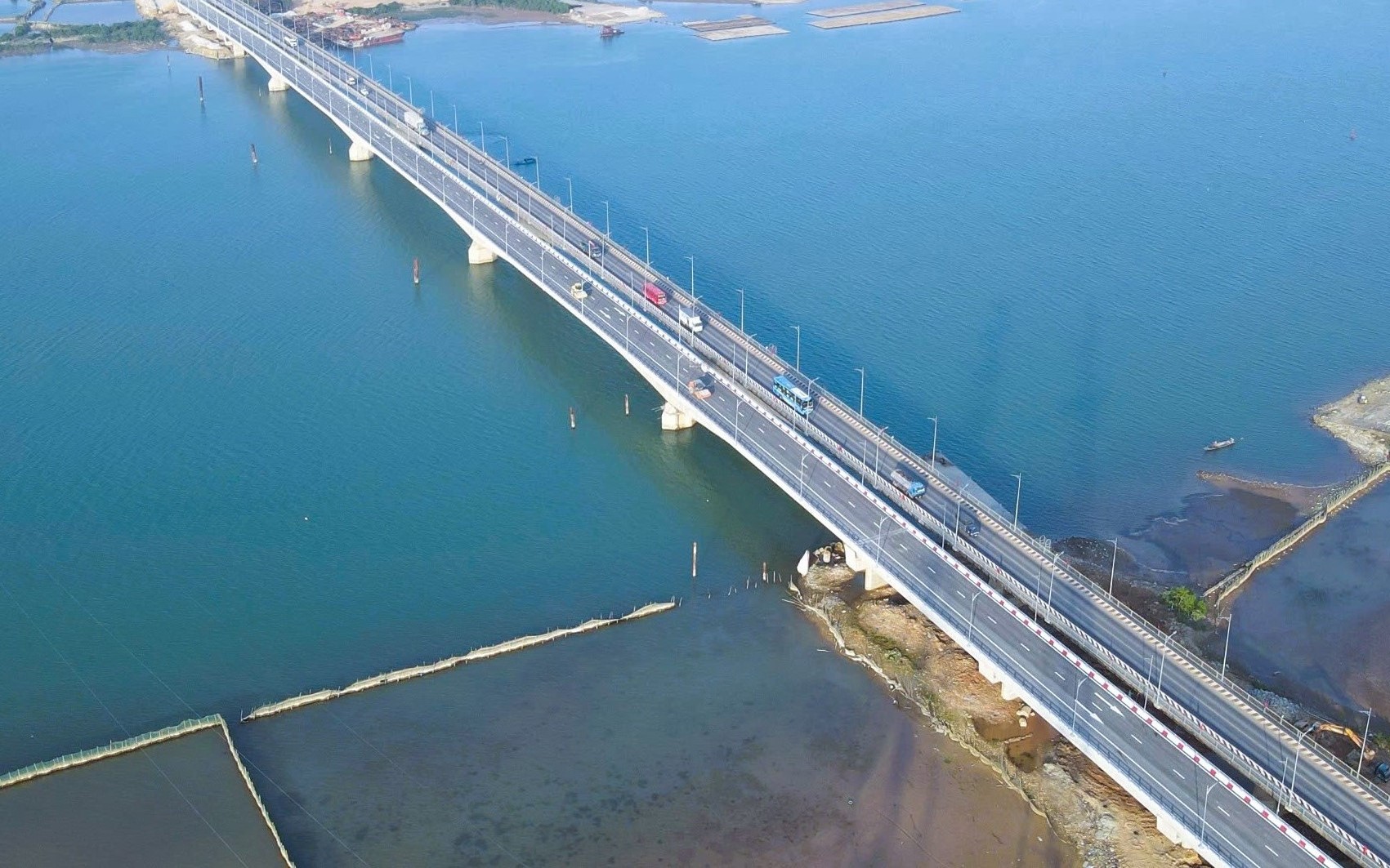 Quảng Trị: Thi c&ocirc;ng hạng mục thay gối cầu Gianh cũ, phương tiện lưu th&ocirc;ng thế n&agrave;o?- Ảnh 3.