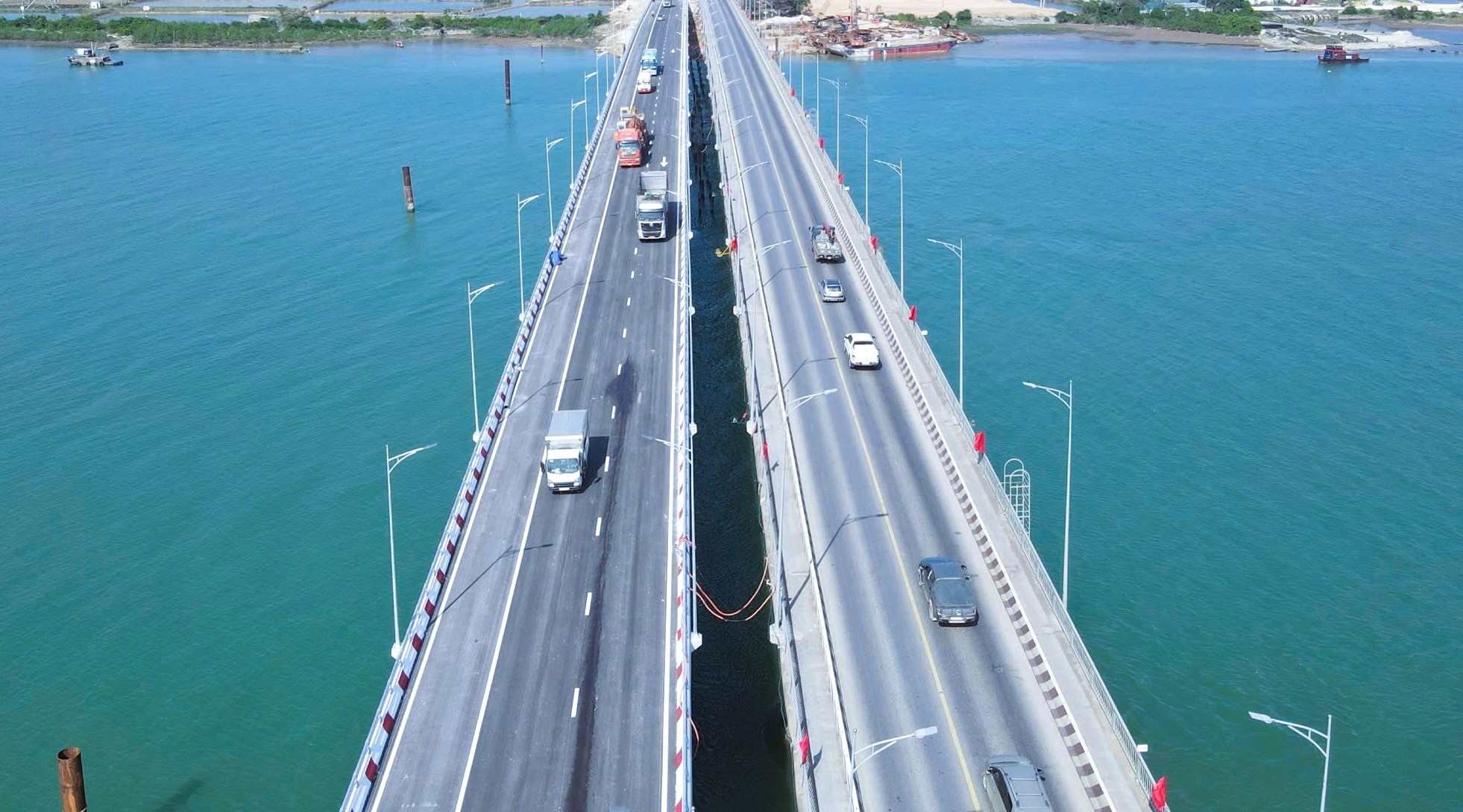 Ho&agrave;n th&agrave;nh mở rộng hai cầu tr&ecirc;n quốc lộ 1 qua Quảng Trị, x&oacute;a điểm nghẽn lưu th&ocirc;ng dịp Tết- Ảnh 3.