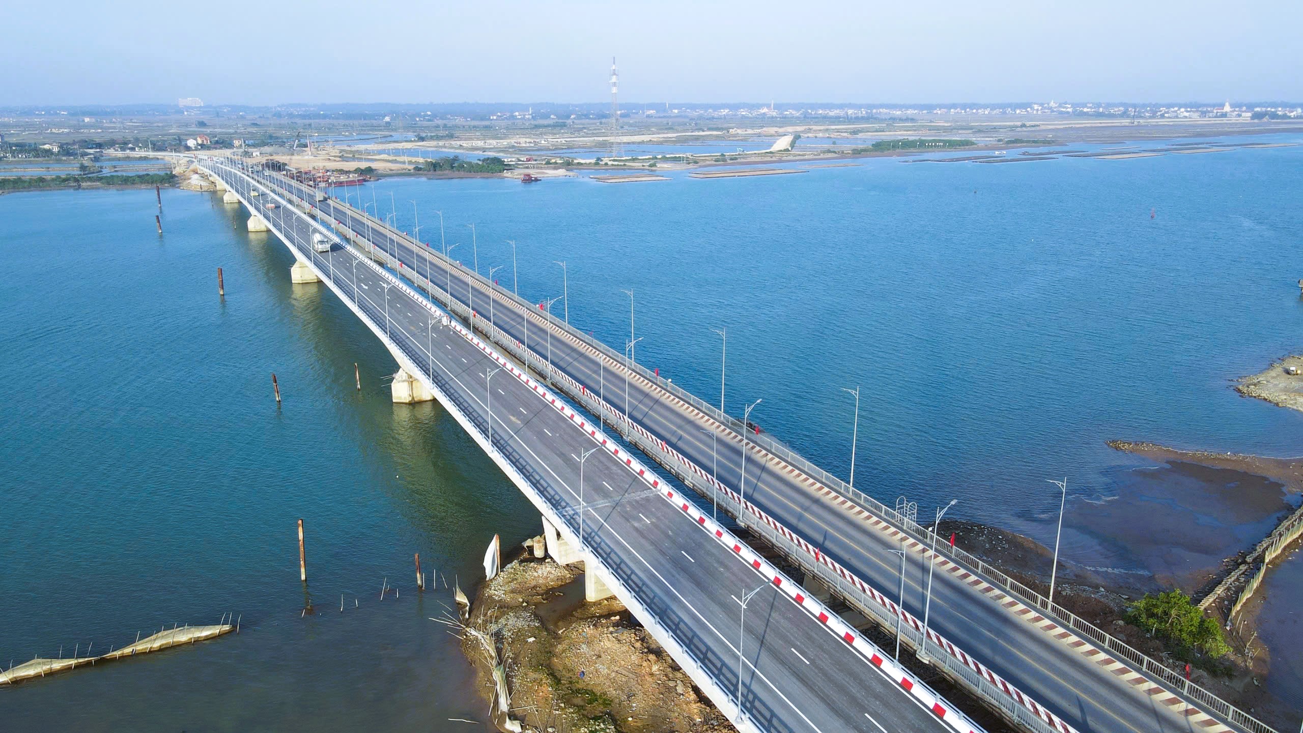 Ho&agrave;n th&agrave;nh mở rộng hai cầu tr&ecirc;n quốc lộ 1 qua Quảng Trị, x&oacute;a điểm nghẽn lưu th&ocirc;ng dịp Tết- Ảnh 6.