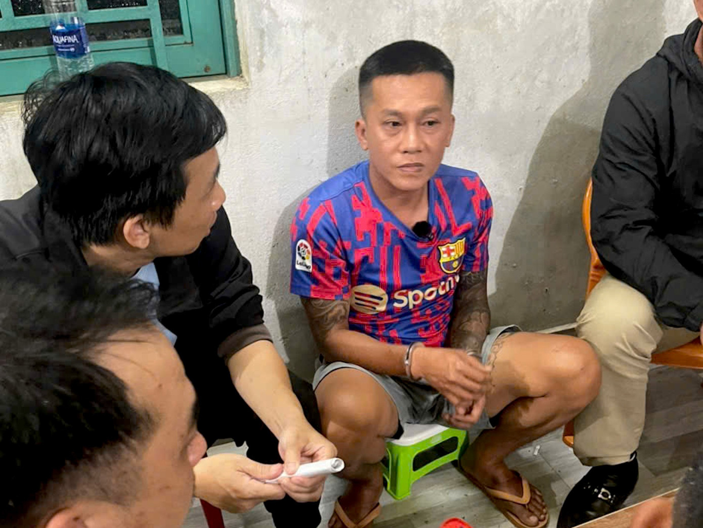 Công an tỉnh Gia Lai công bố danh tính hai đối tượng vụ cướp ngân hàng- Ảnh 2. Công an tỉnh Gia Lai công bố danh tính hai đối tượng vụ cướp ngân hàng- Ảnh 2.