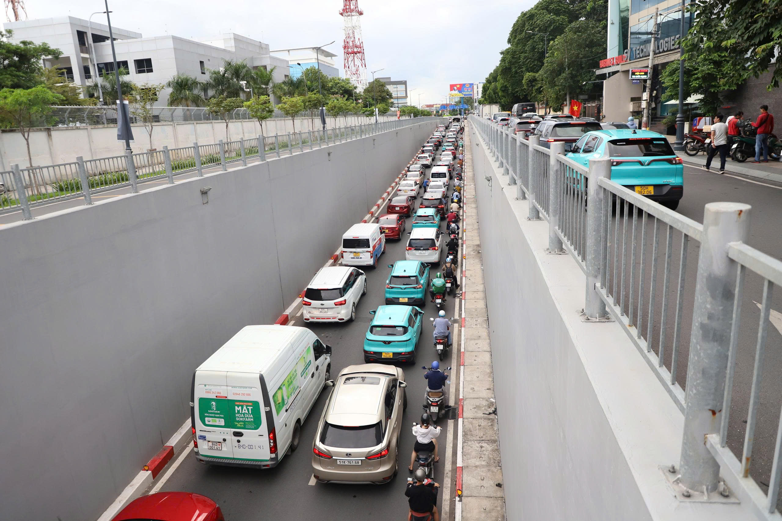 C&oacute; nh&agrave; ga T3, v&igrave; sao giao th&ocirc;ng quanh s&acirc;n bay T&acirc;n Sơn Nhất vẫn &ugrave;n ứ?- Ảnh 3.
