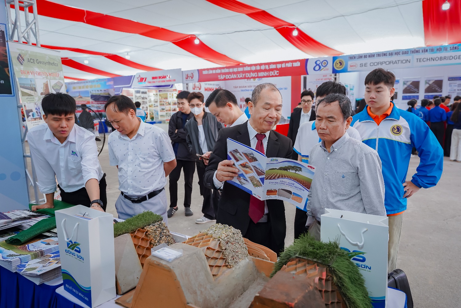 Địa kỹ thuật Đông Sơn: Khẳng định vị thế qua những công trình hạ tầng trọng điểm- Ảnh 1. Địa kỹ thuật Đông Sơn: Khẳng định vị thế qua những công trình hạ tầng trọng điểm- Ảnh 1.