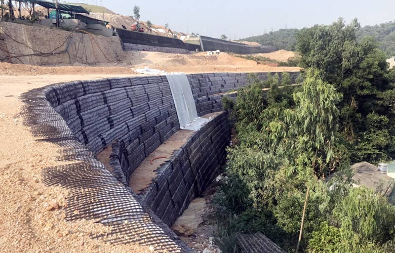 Địa kỹ thuật Đông Sơn: Khẳng định vị thế qua những công trình hạ tầng trọng điểm- Ảnh 2. Địa kỹ thuật Đông Sơn: Khẳng định vị thế qua những công trình hạ tầng trọng điểm- Ảnh 2.