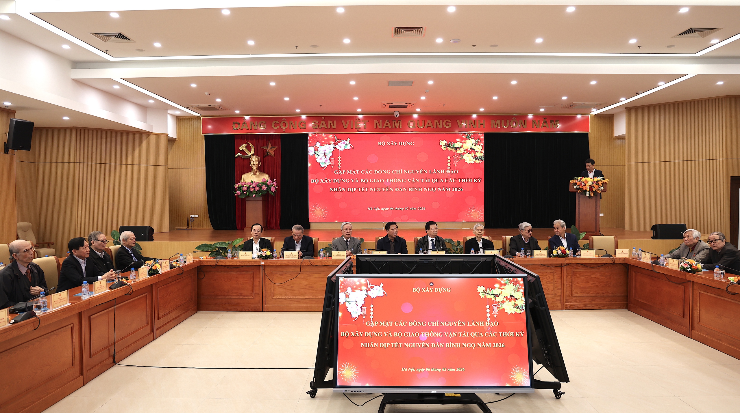 Bộ trưởng Bộ X&acirc;y dựng gặp mặt, ch&uacute;c Tết l&atilde;nh đạo c&aacute;c thời kỳ nh&acirc;n dịp Xu&acirc;n B&iacute;nh Ngọ 2026- Ảnh 2.
