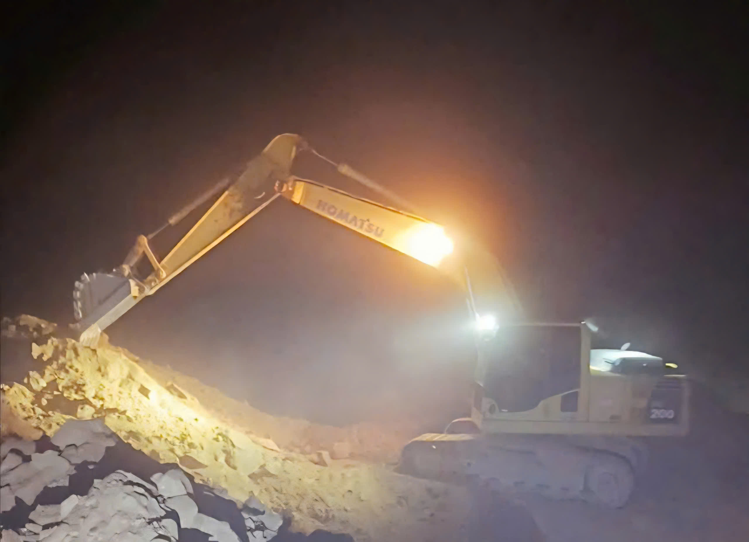 Thi c&ocirc;ng xuy&ecirc;n đ&ecirc;m những ng&agrave;y cận Tết tr&ecirc;n tuyến đường kết nối L&agrave;o Cai - Lai Ch&acirc;u- Ảnh 6.