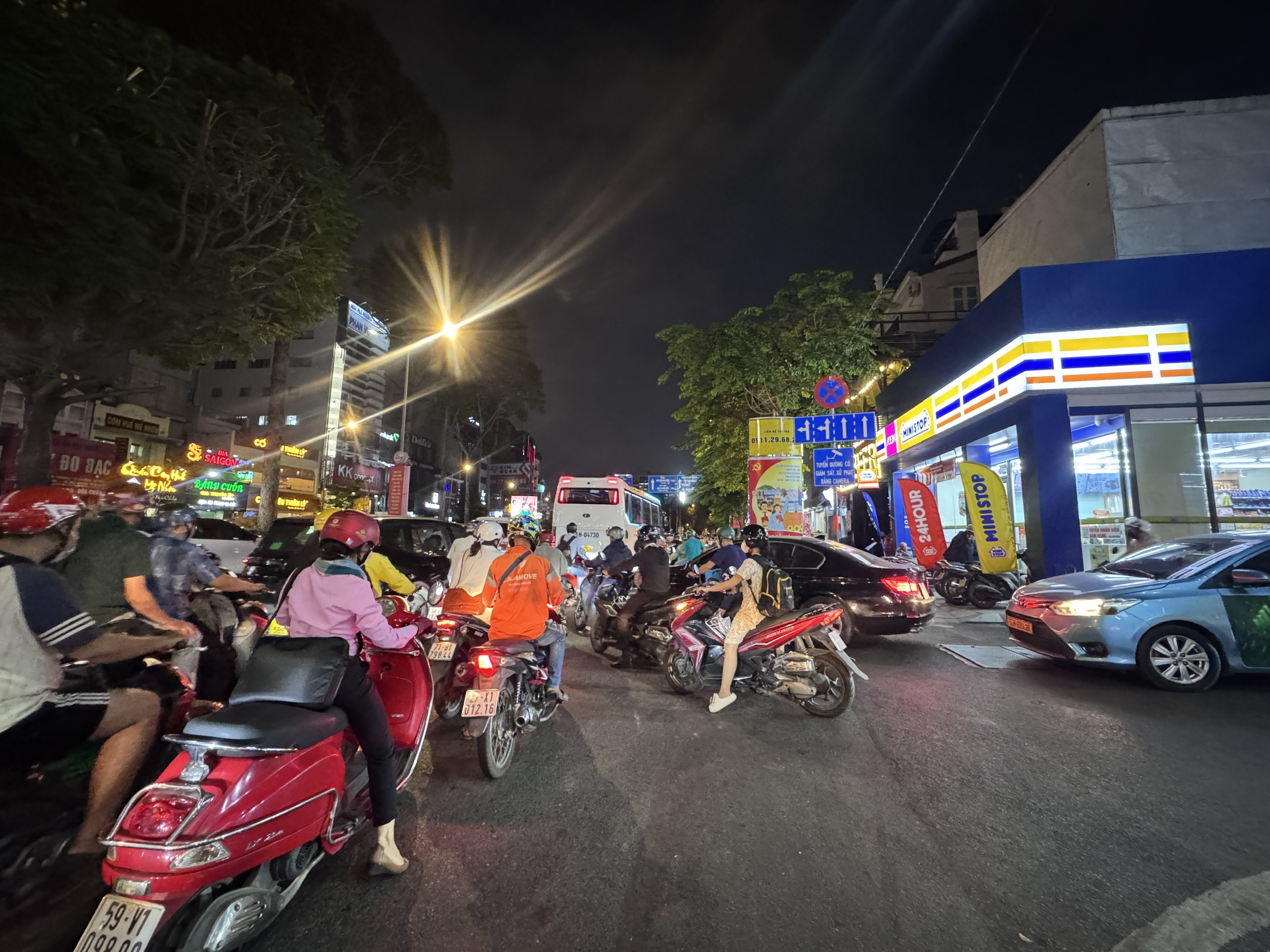 C&oacute; nh&agrave; ga T3, v&igrave; sao giao th&ocirc;ng quanh s&acirc;n bay T&acirc;n Sơn Nhất vẫn &ugrave;n ứ?- Ảnh 2.