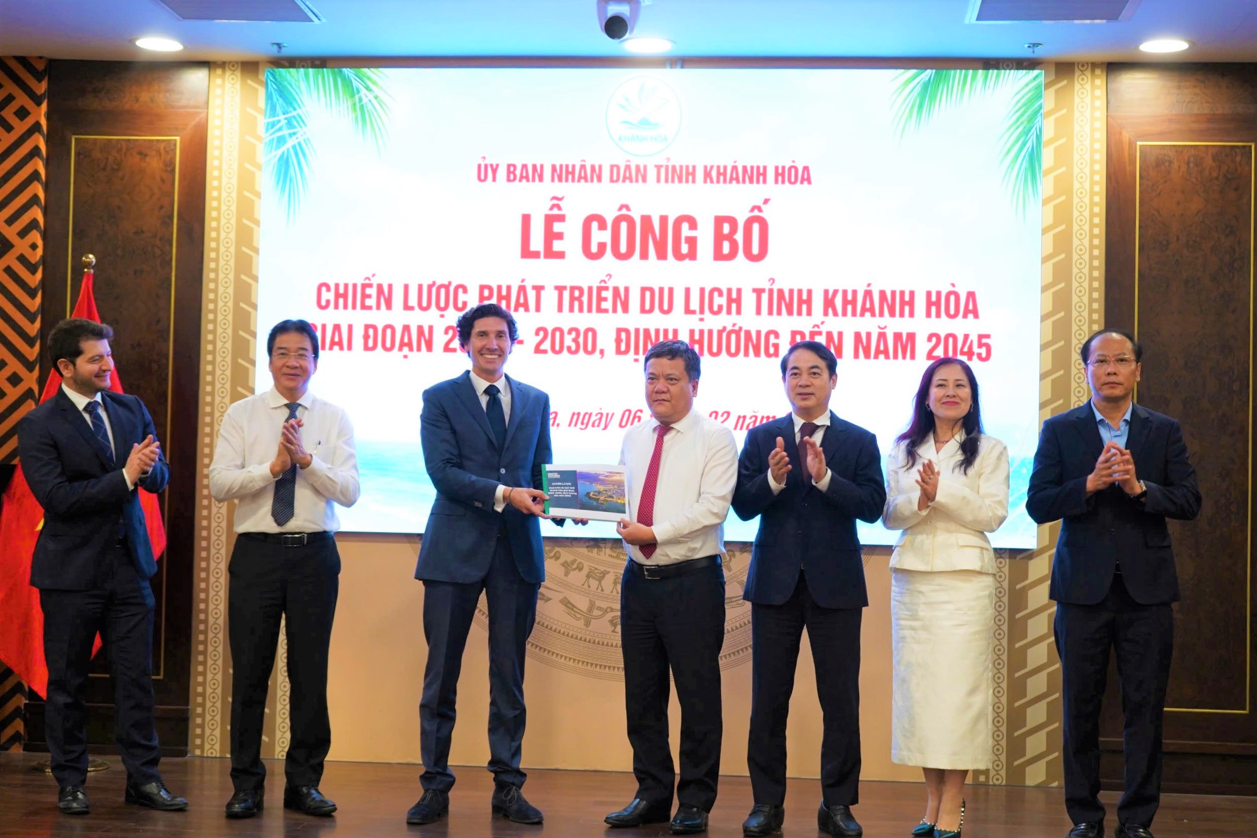 Đòn bẩy đưa du lịch biển Khánh Hòa vươn tầm quốc tế- Ảnh 1. Đòn bẩy đưa du lịch biển Khánh Hòa vươn tầm quốc tế- Ảnh 1.