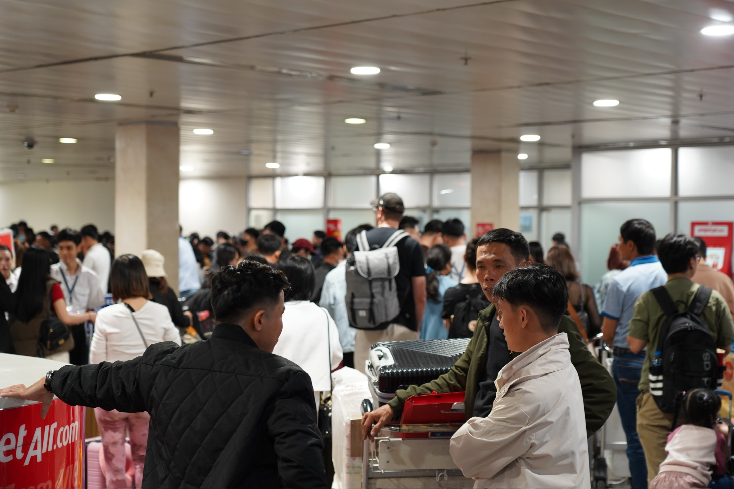 Dự kiến khách đông kỷ lục dịp Tết, sân bay Tân Sơn Nhất chủ động nhiều phương án khai thác- Ảnh 2. Dự kiến khách đông kỷ lục dịp Tết, sân bay Tân Sơn Nhất chủ động nhiều phương án khai thác- Ảnh 2.