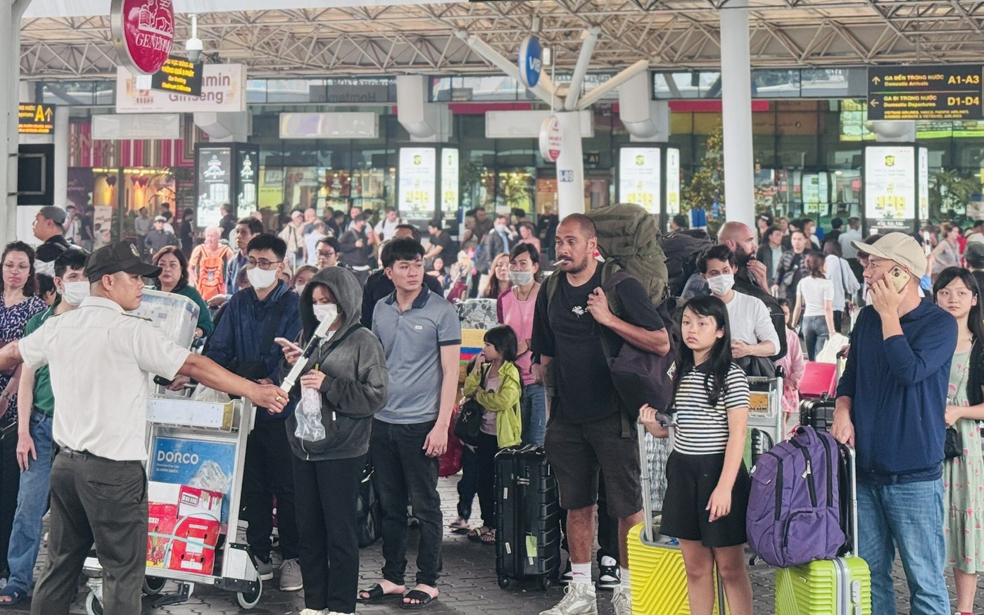 Dự kiến kh&aacute;ch đ&ocirc;ng kỷ lục dịp Tết, s&acirc;n bay T&acirc;n Sơn Nhất chủ động nhiều phương &aacute;n khai th&aacute;c