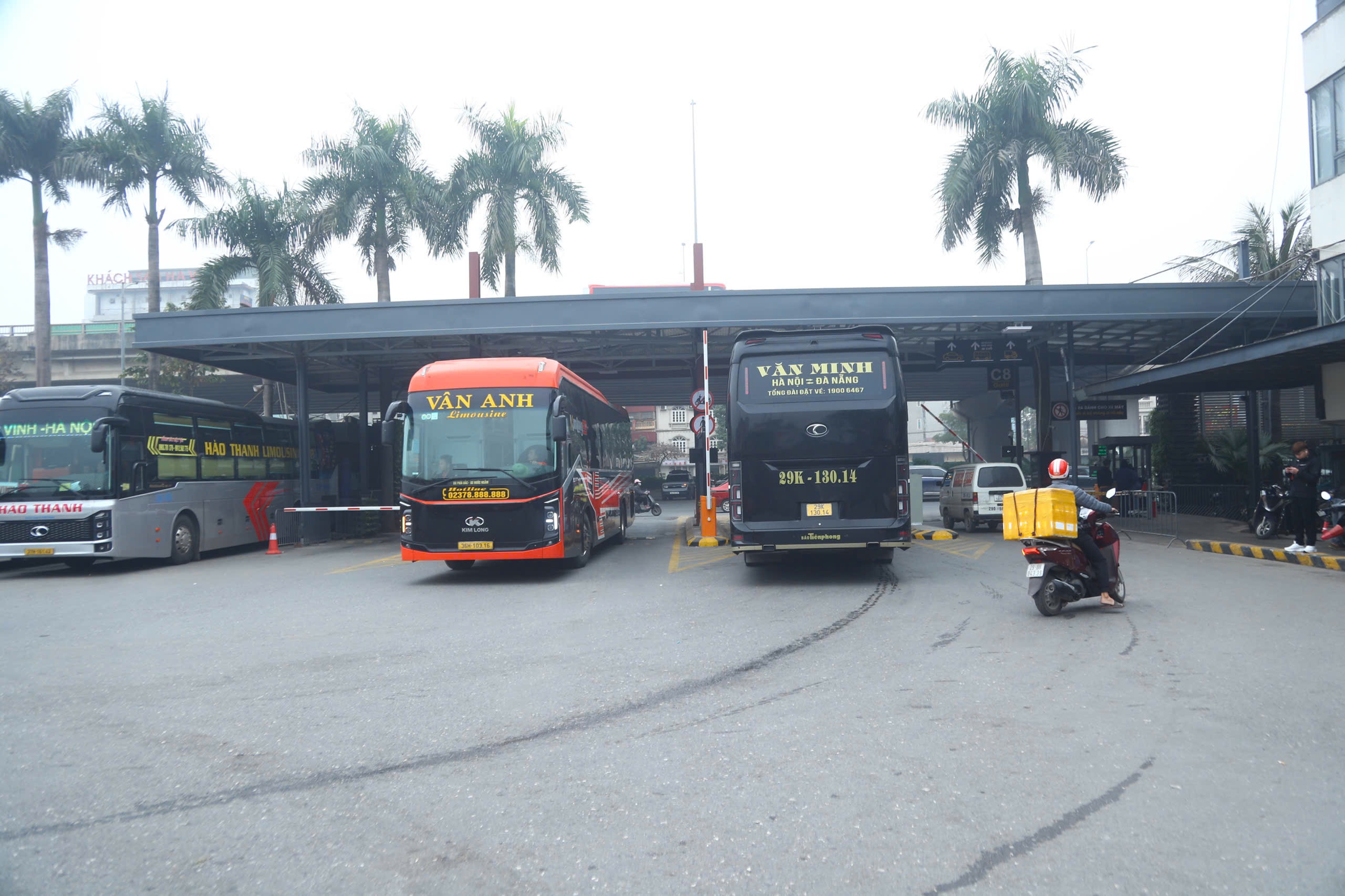 Cao điểm Tết cận kề, c&aacute;c bến xe Thủ đ&ocirc; tăng cường h&agrave;ng ngh&igrave;n lượt xe- Ảnh 14.